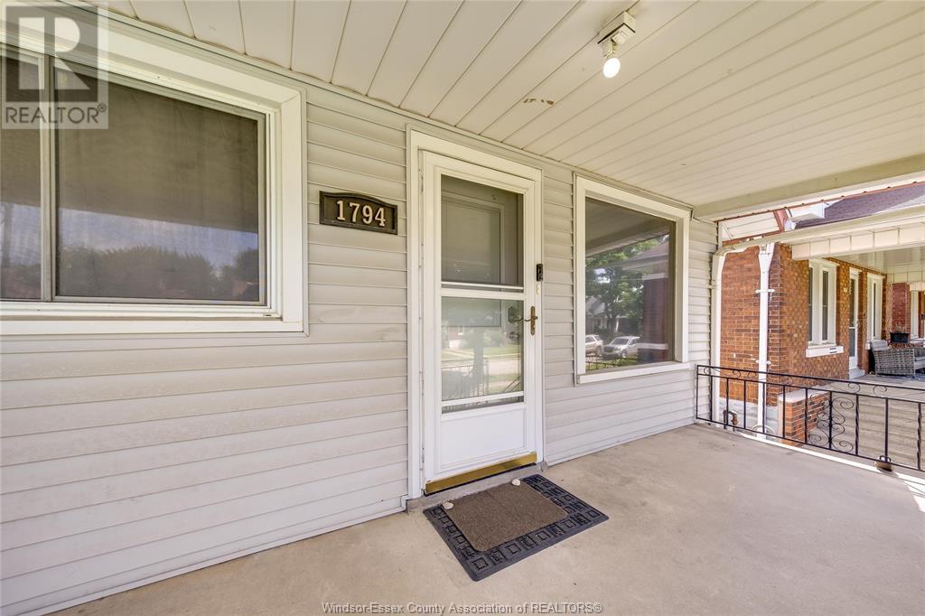 Property at 1794 GLADSTONE image 4