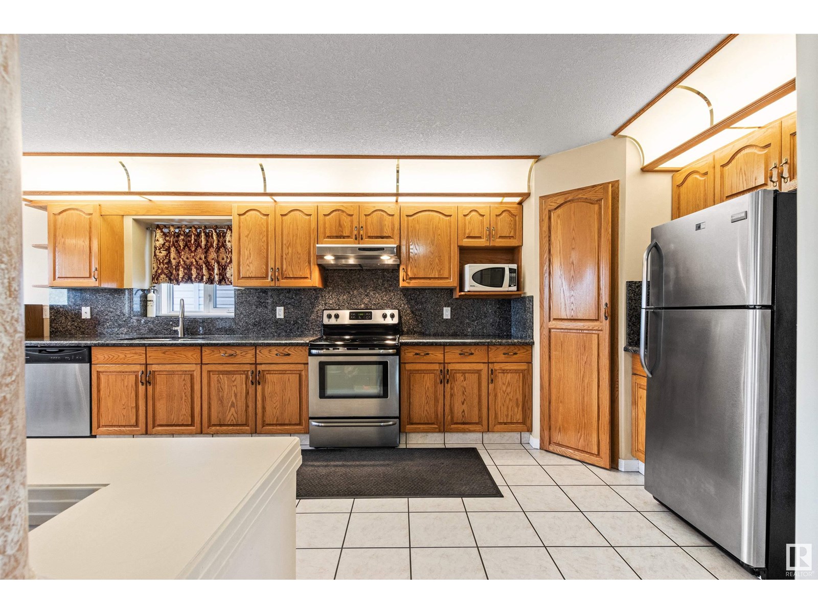 Property at 619 LAYTON CO NW image 2