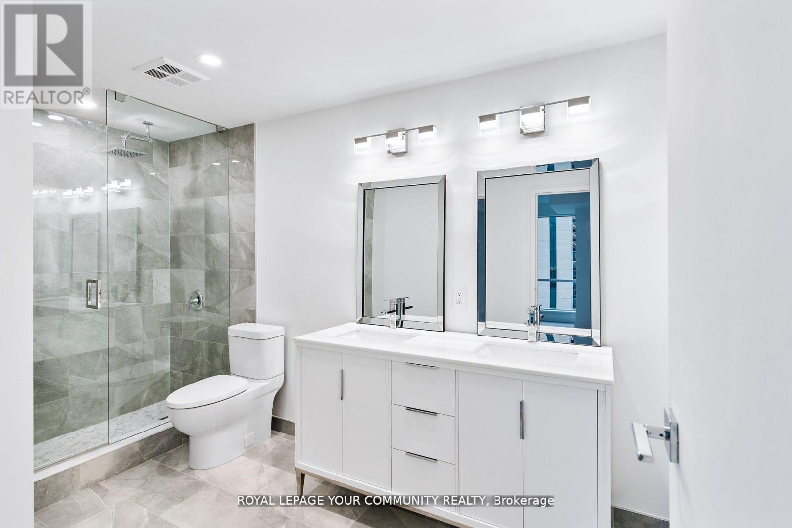2402 - 10 Queens Quay W, Toronto, Ontario  M5J 2R9 - Photo 16 - C12307401