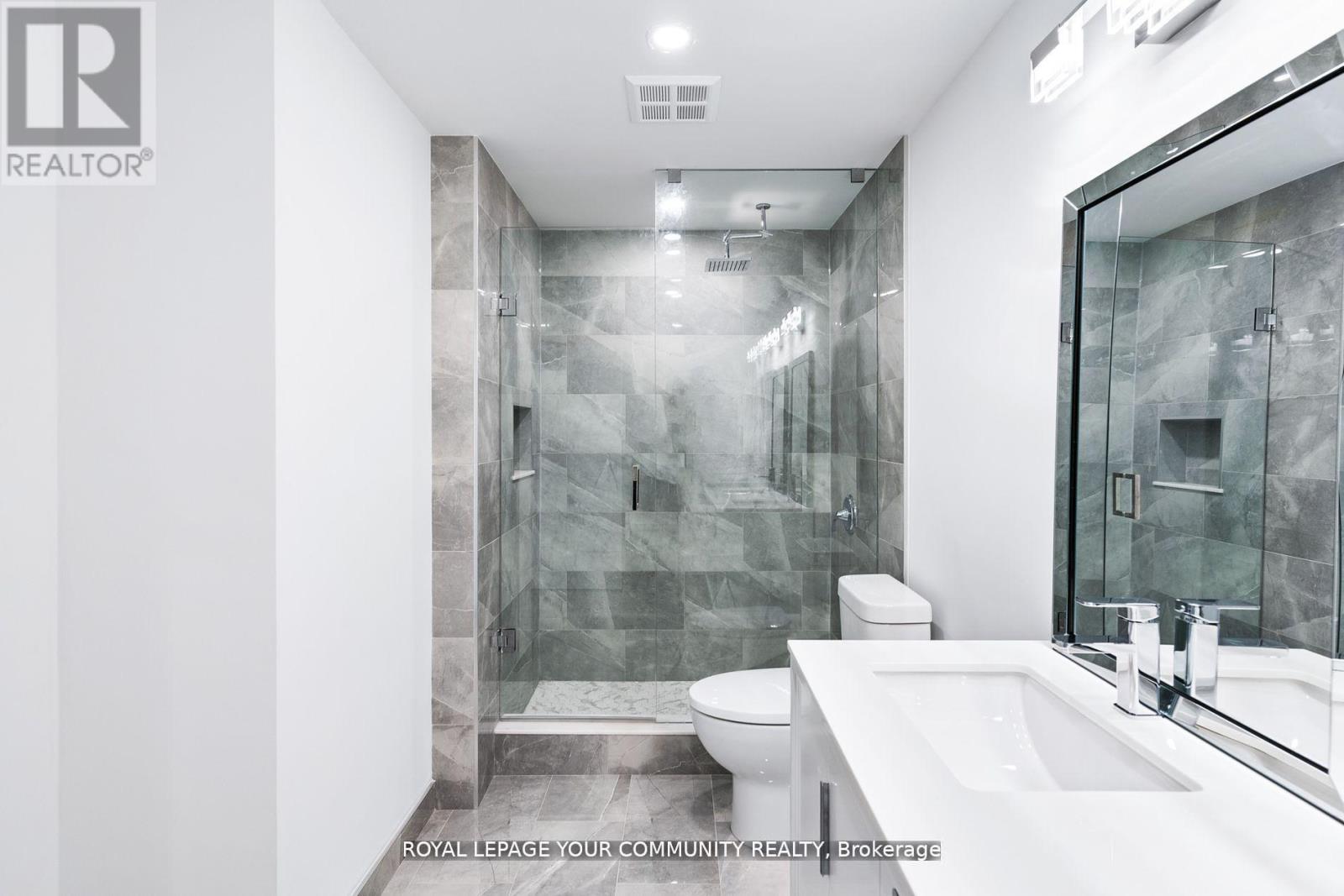 2402 - 10 Queens Quay W, Toronto, Ontario  M5J 2R9 - Photo 17 - C12307401