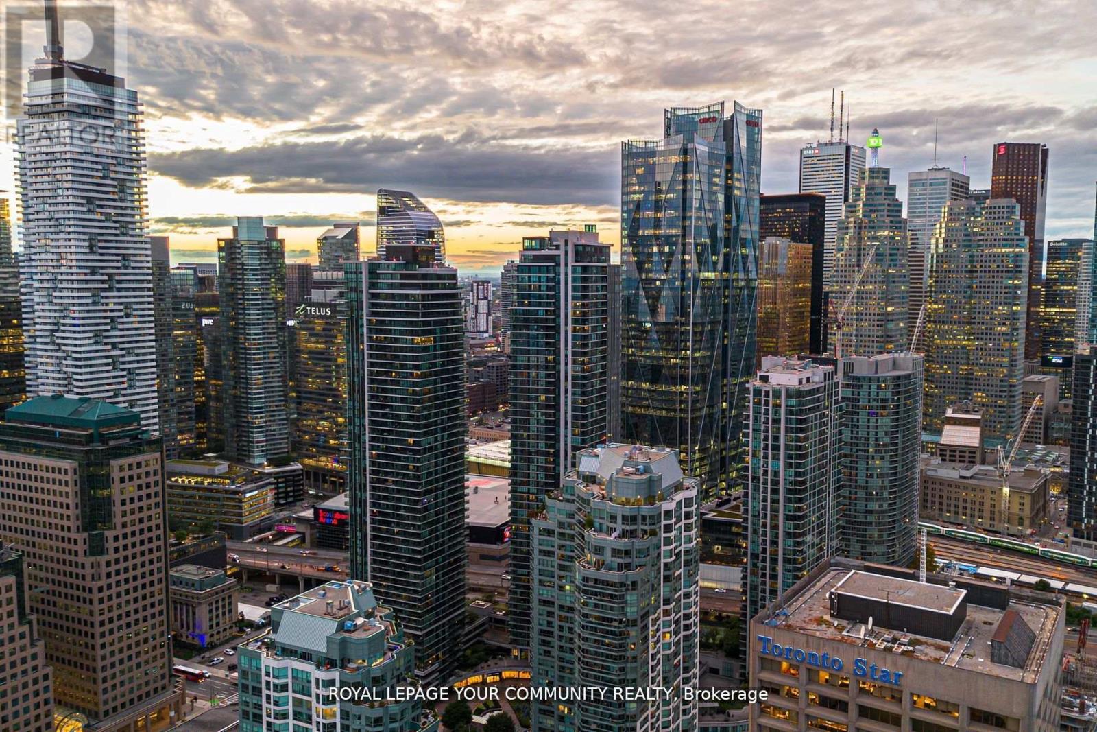 2402 - 10 Queens Quay W, Toronto, Ontario  M5J 2R9 - Photo 21 - C12307401