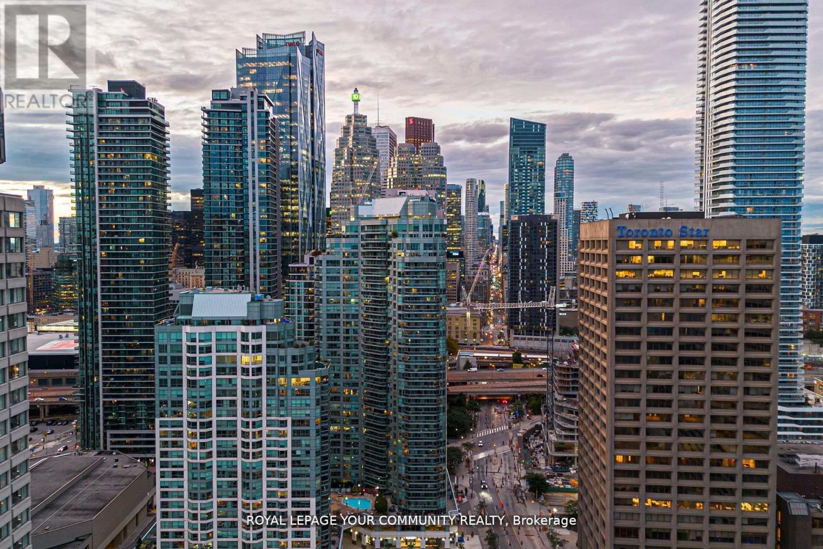 2402 - 10 Queens Quay W, Toronto, Ontario  M5J 2R9 - Photo 23 - C12307401