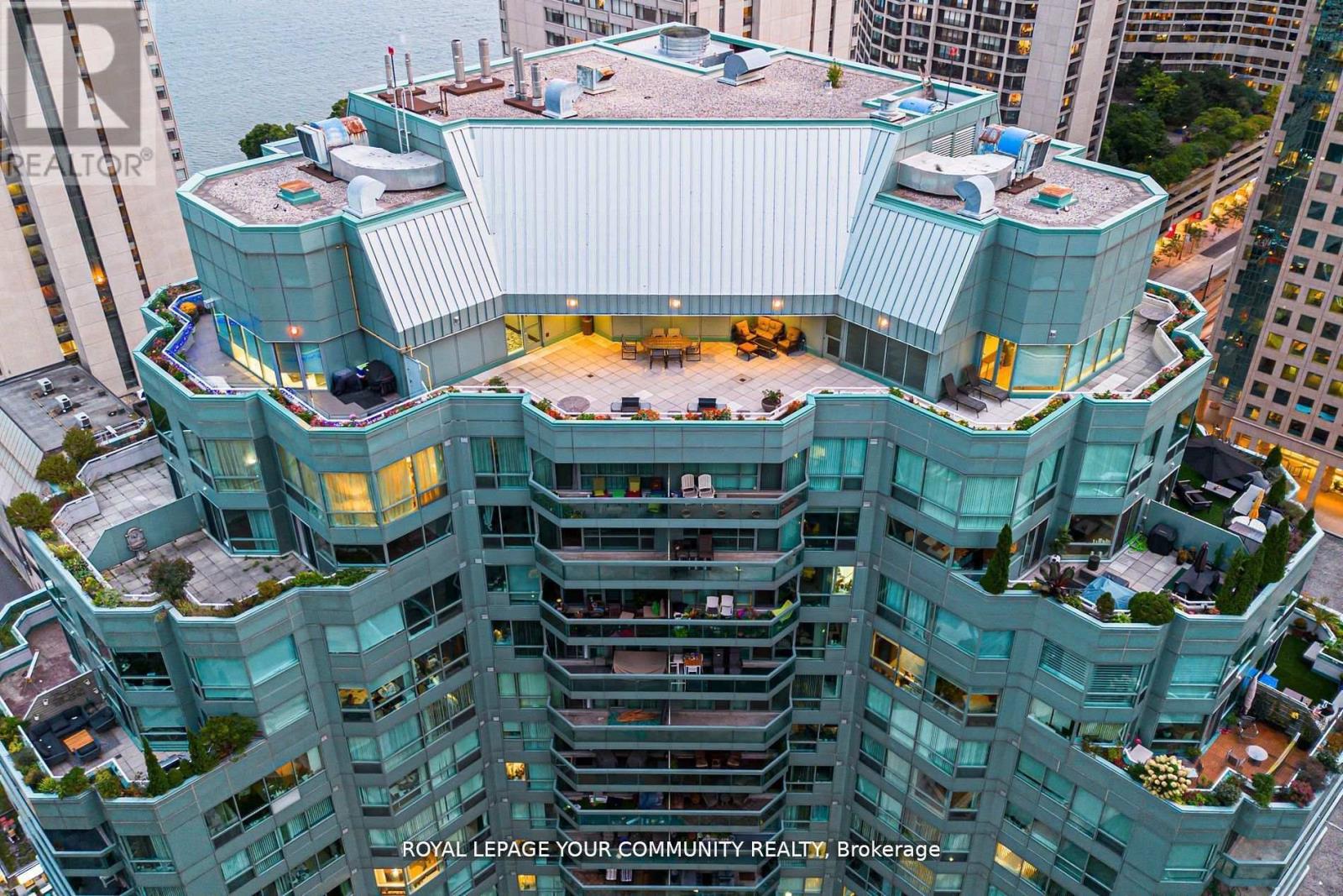 2402 - 10 Queens Quay W, Toronto, Ontario  M5J 2R9 - Photo 24 - C12307402