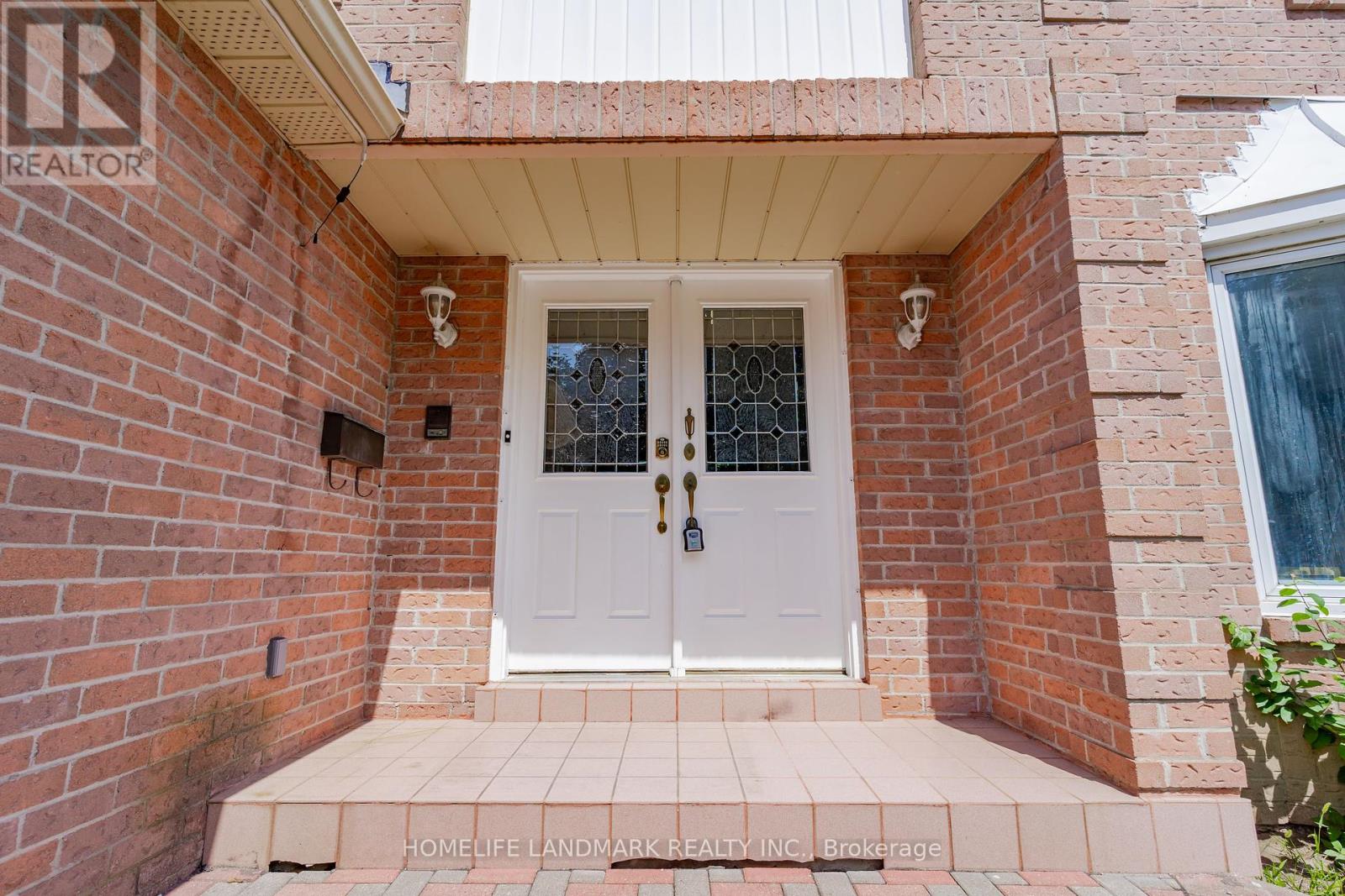 Property at 33 JOHN STIVER CRESCENT image 2