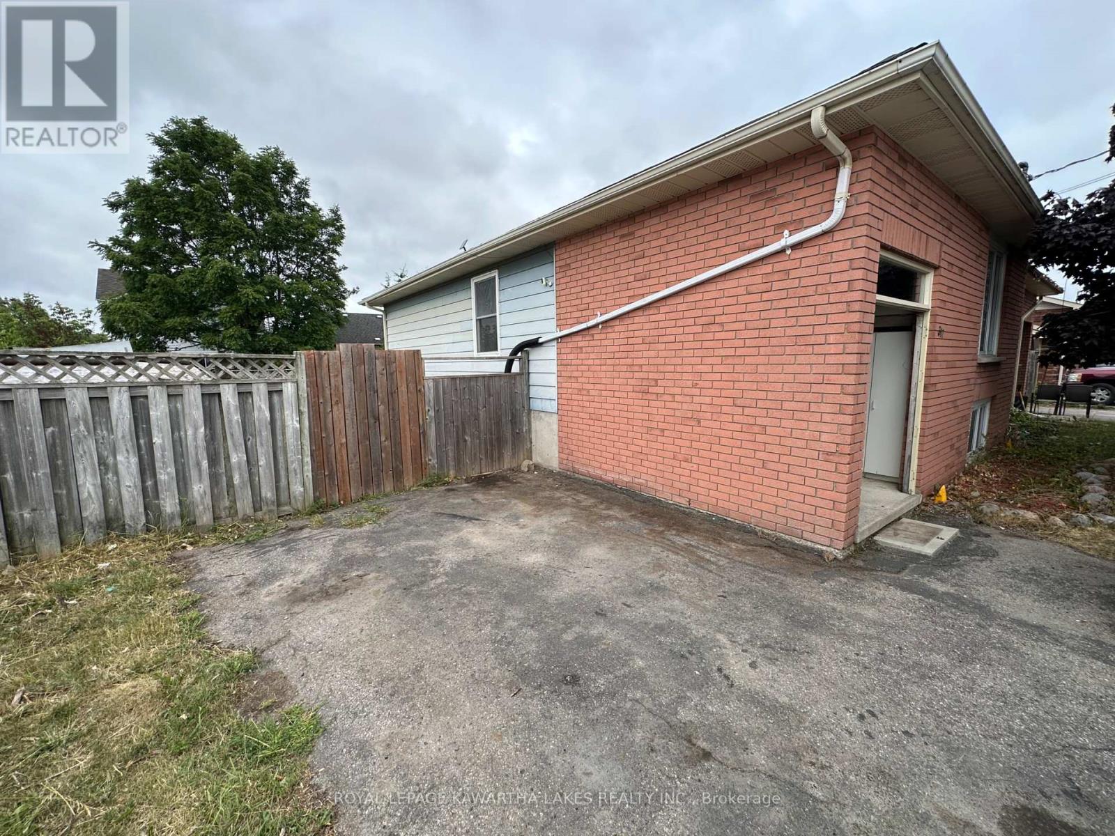 Property at 317 WILLIAM STREET N image 3