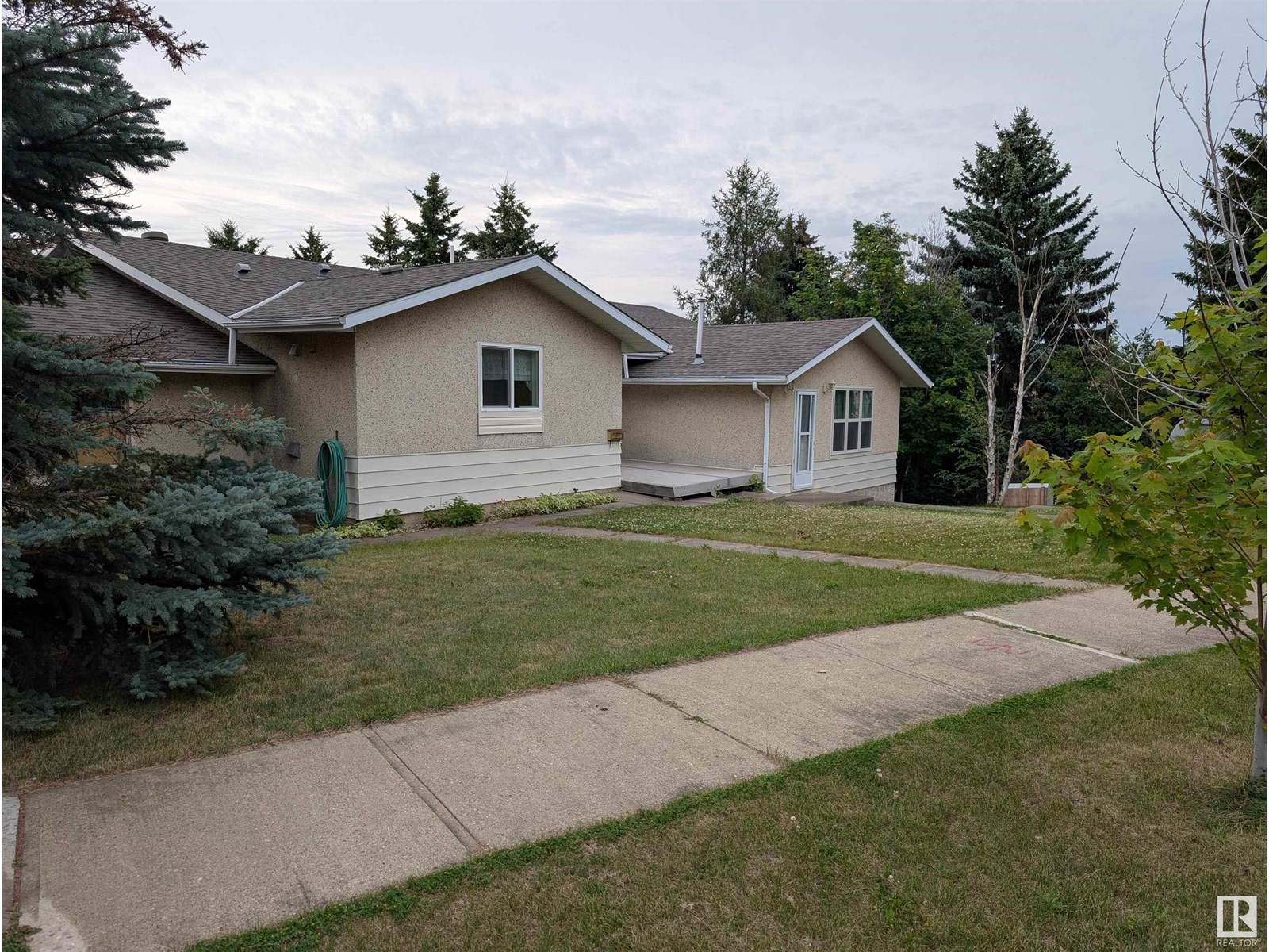 Property at 26 Louisbourg PL image 2