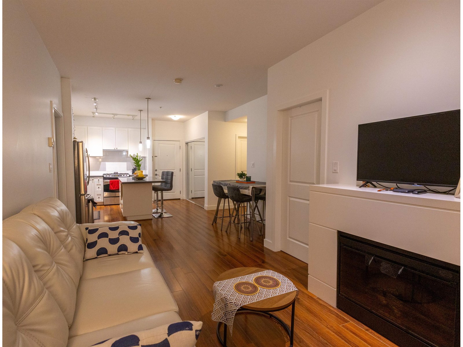 305 15850 26 Avenue, Surrey, British Columbia  V3Z 2N6 - Photo 2 - R3030654