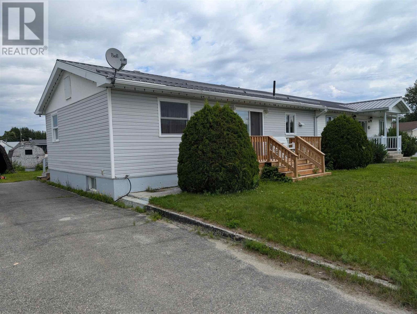 220 Des Sapins Ave, Dubreuilville, Ontario  P0S 1B0 - Photo 3 - SM252047
