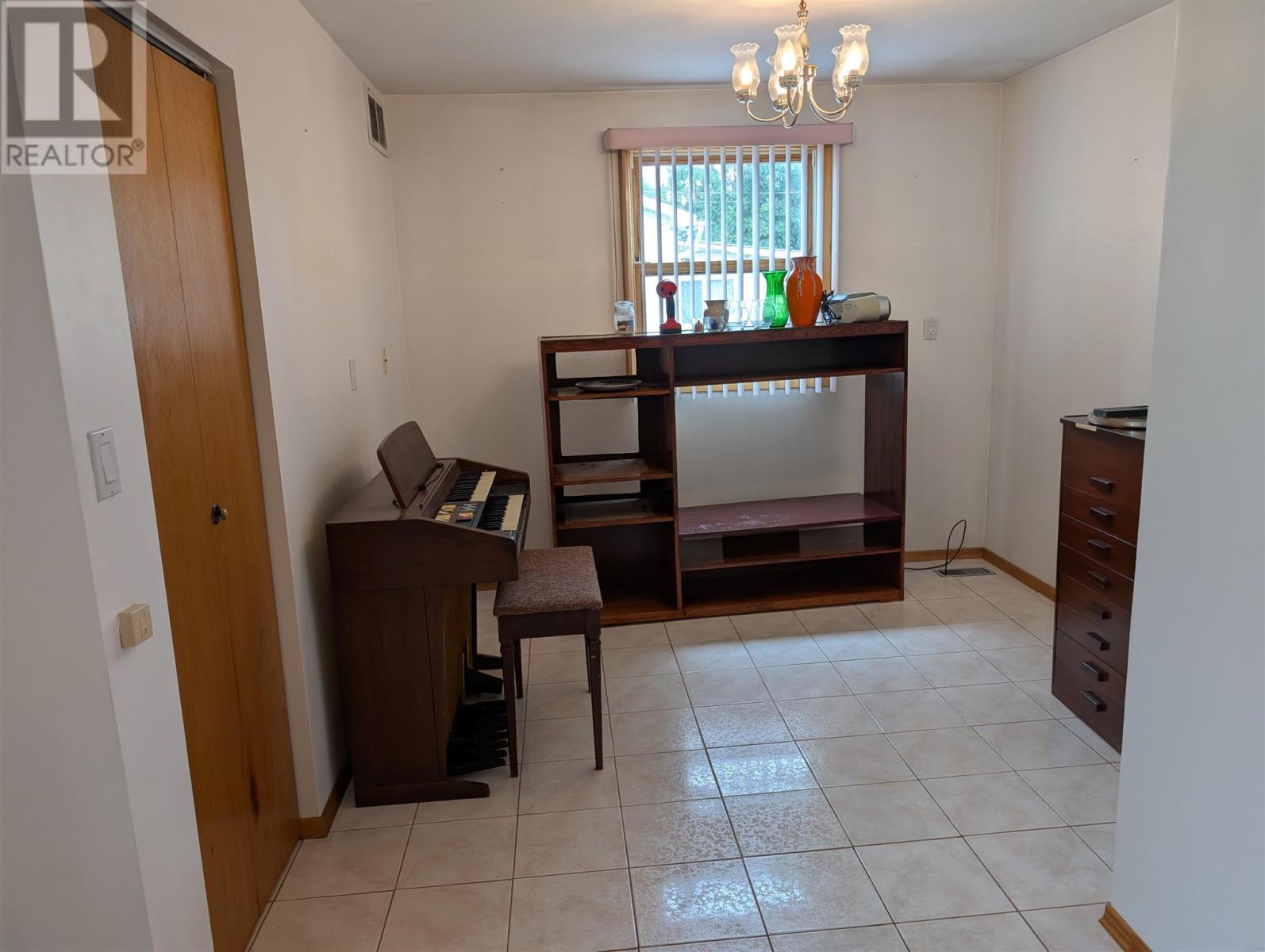 220 Des Sapins Ave, Dubreuilville, Ontario  P0S 1B0 - Photo 7 - SM252047