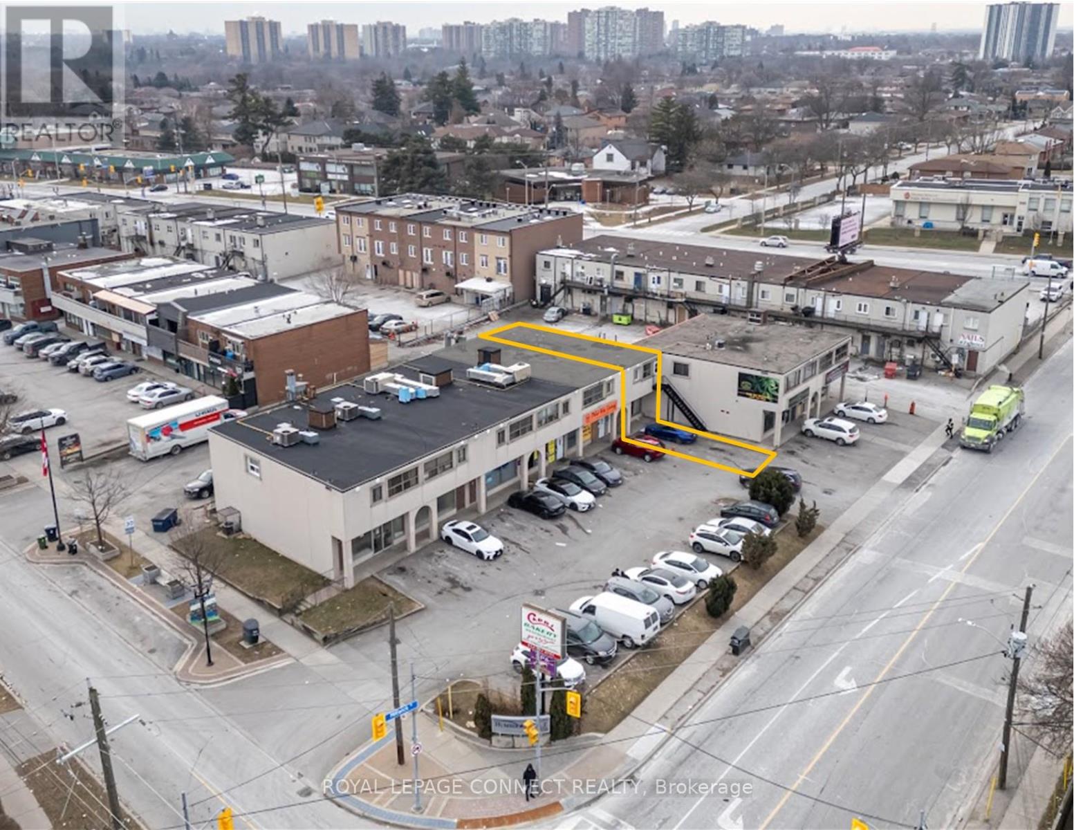 191-3 Millwick Drive, Toronto (Humber Summit), Ontario  M9L 2X2 - Photo 4 - W12297600