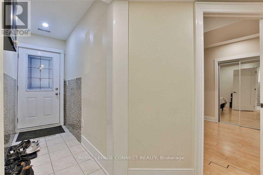 191-3 Millwick Drive, Toronto (Humber Summit), Ontario  M9L 2X2 - Photo 16 - W12297600