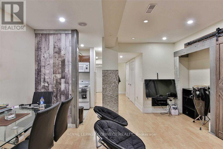191-3 Millwick Drive, Toronto (Humber Summit), Ontario  M9L 2X2 - Photo 19 - W12297600