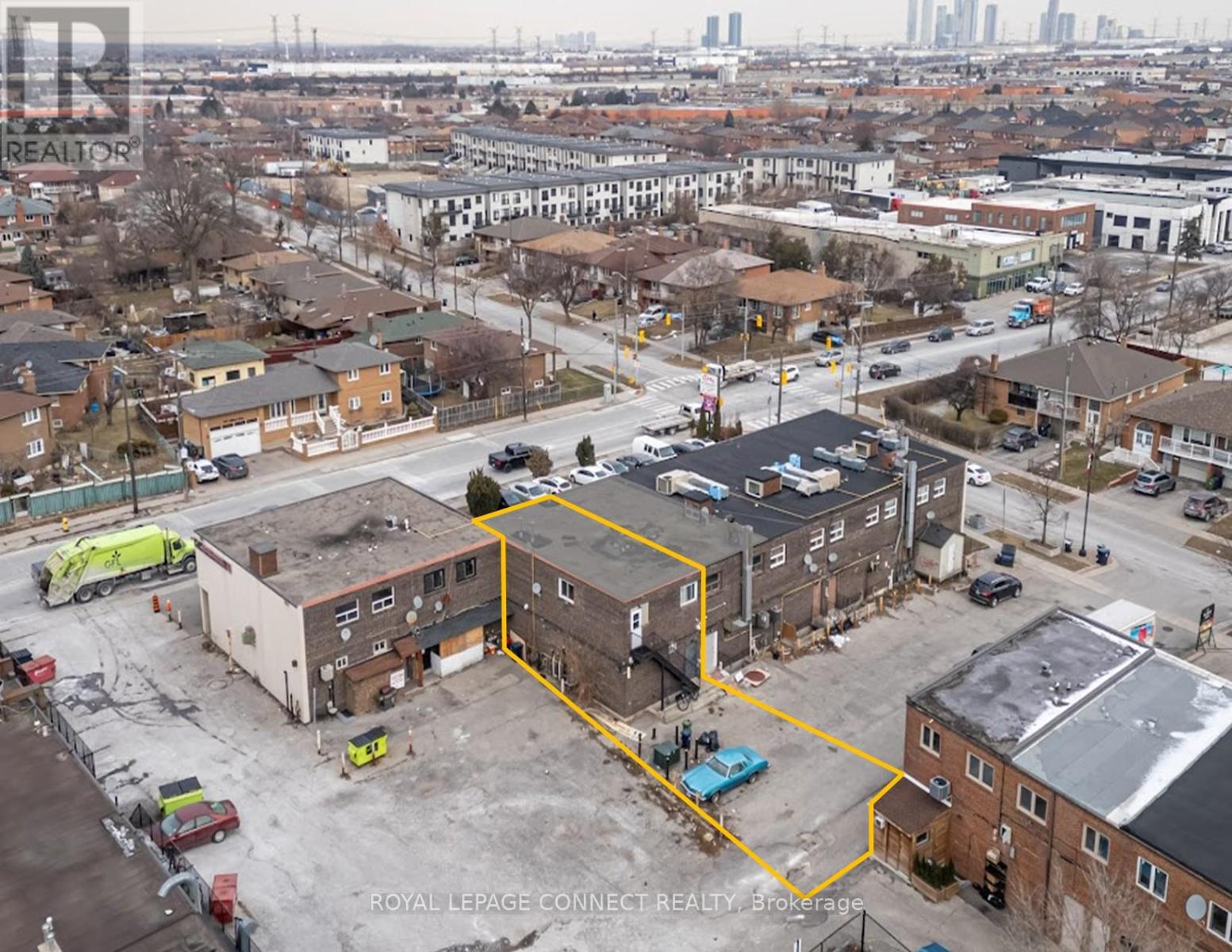 191-3 Millwick Drive, Toronto (Humber Summit), Ontario  M9L 2X2 - Photo 5 - W12297600
