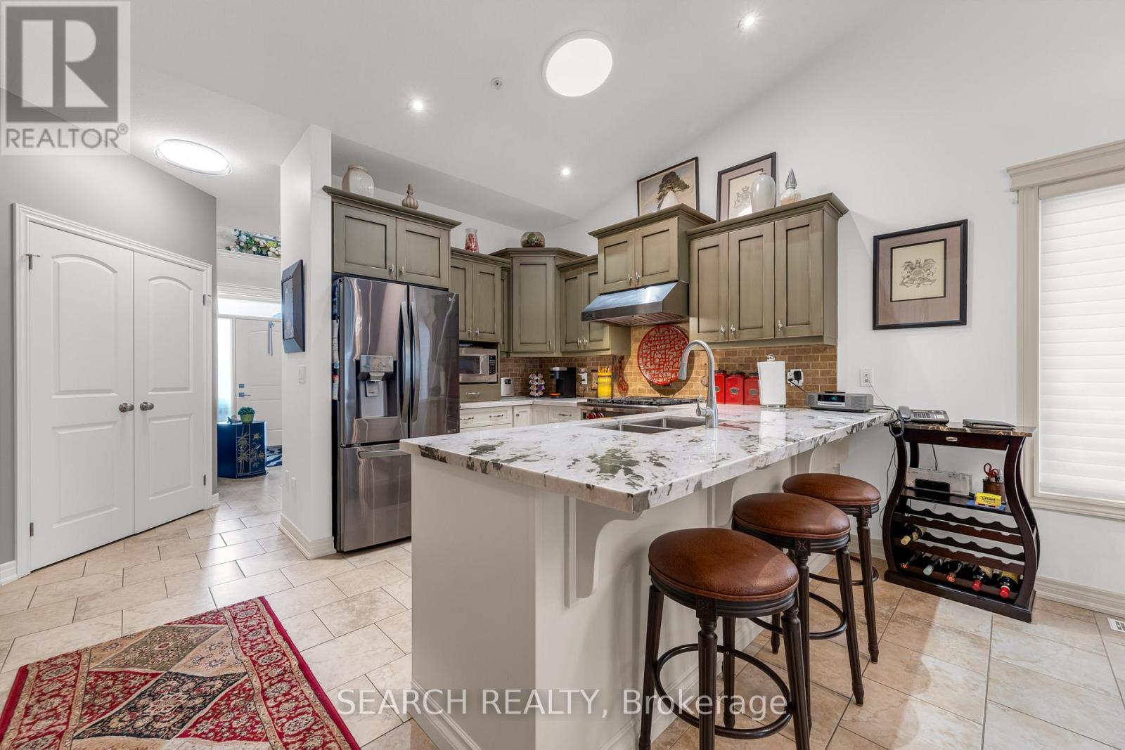 54 Videl Crescent, St. Catharines, Ontario  L2W 0A3 - Photo 3 - X12307316