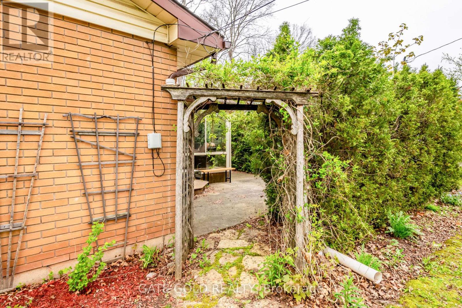 122 Forest Hill Road, Grimsby, Ontario  L3M 1A3 - Photo 29 - X12307392