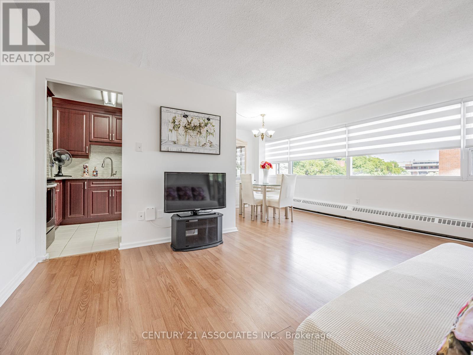 Property at 402 - 100 LEEWARD GLENWAY image 2
