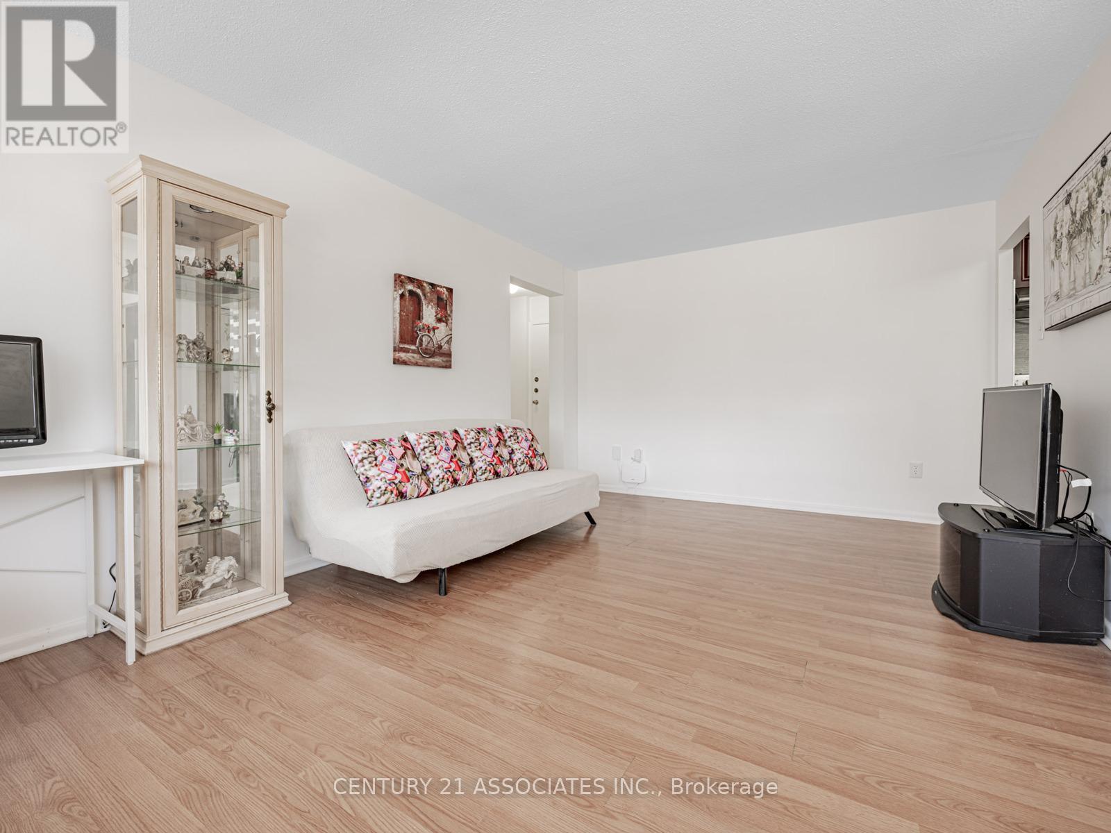 Property at 402 - 100 LEEWARD GLENWAY image 3