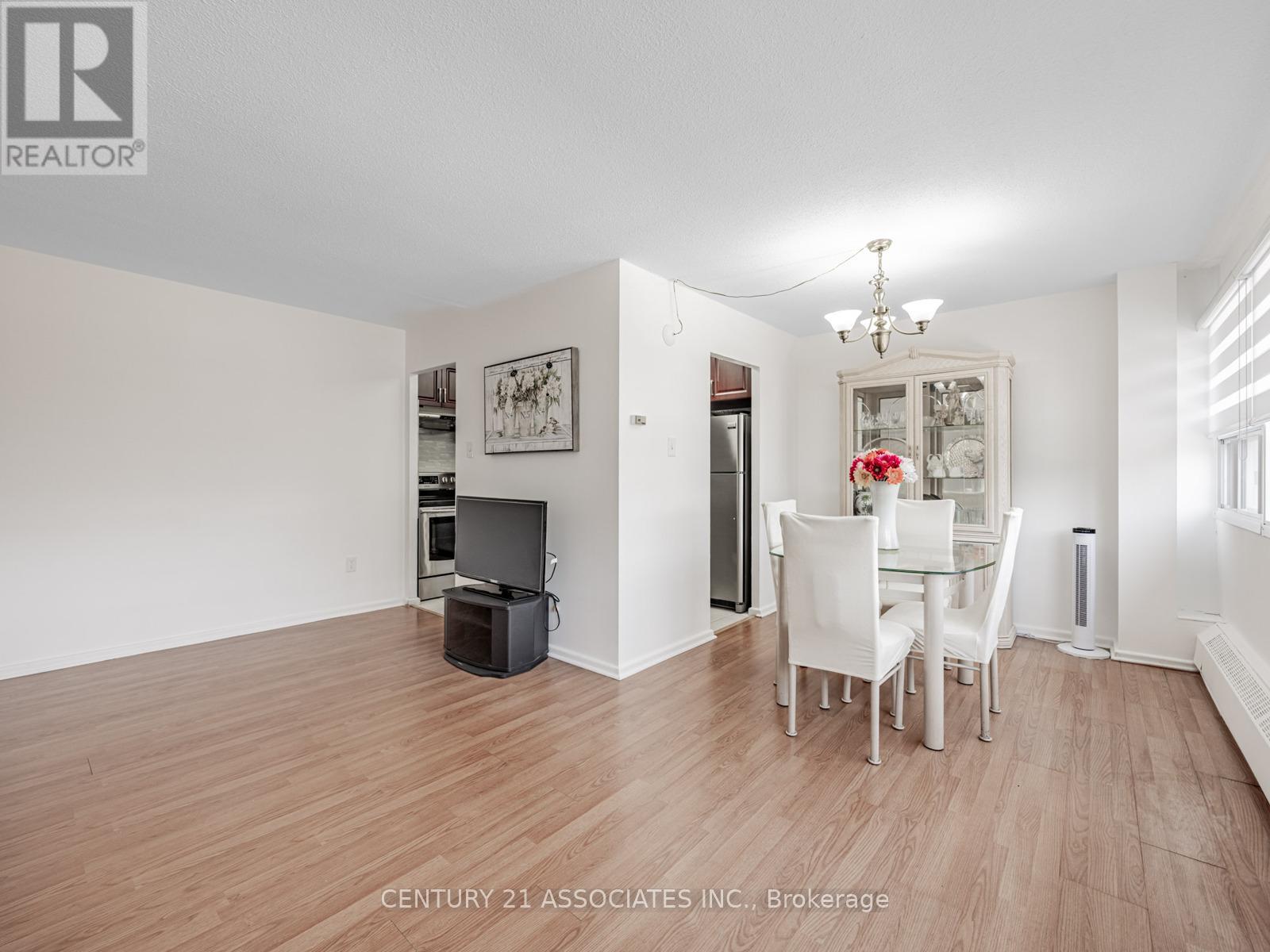 Property at 402 - 100 LEEWARD GLENWAY image 4