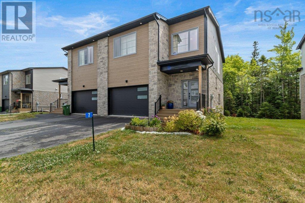 Property at 7 Lew Crescent image 2