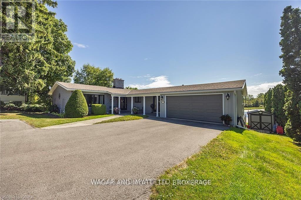 Property at 372 DUNDAS STREET W image 2