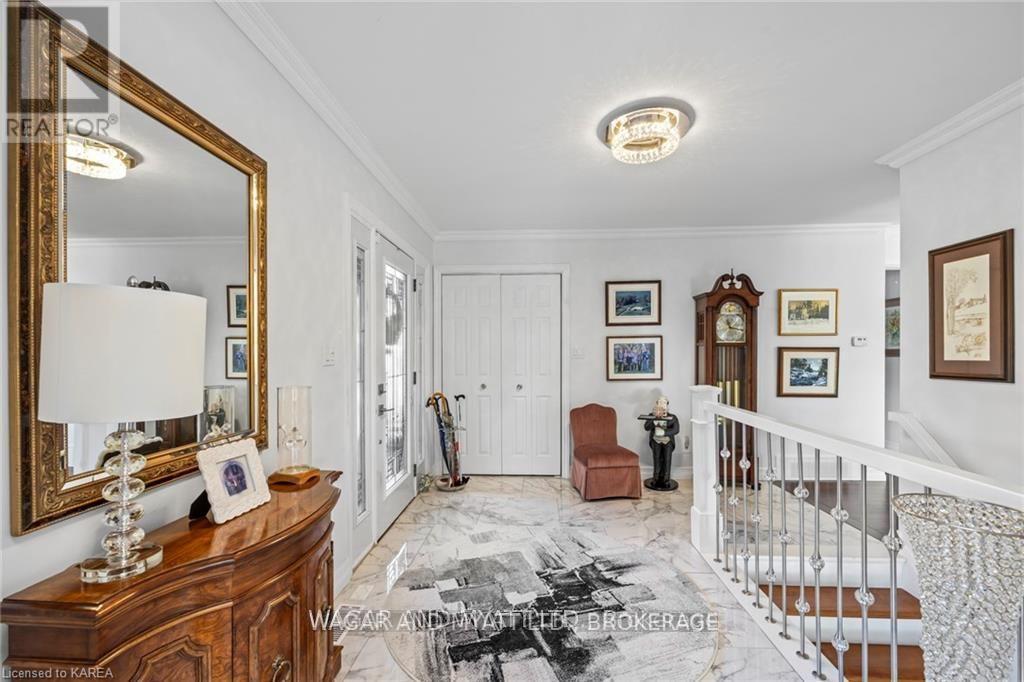 Property at 372 DUNDAS STREET W image 4
