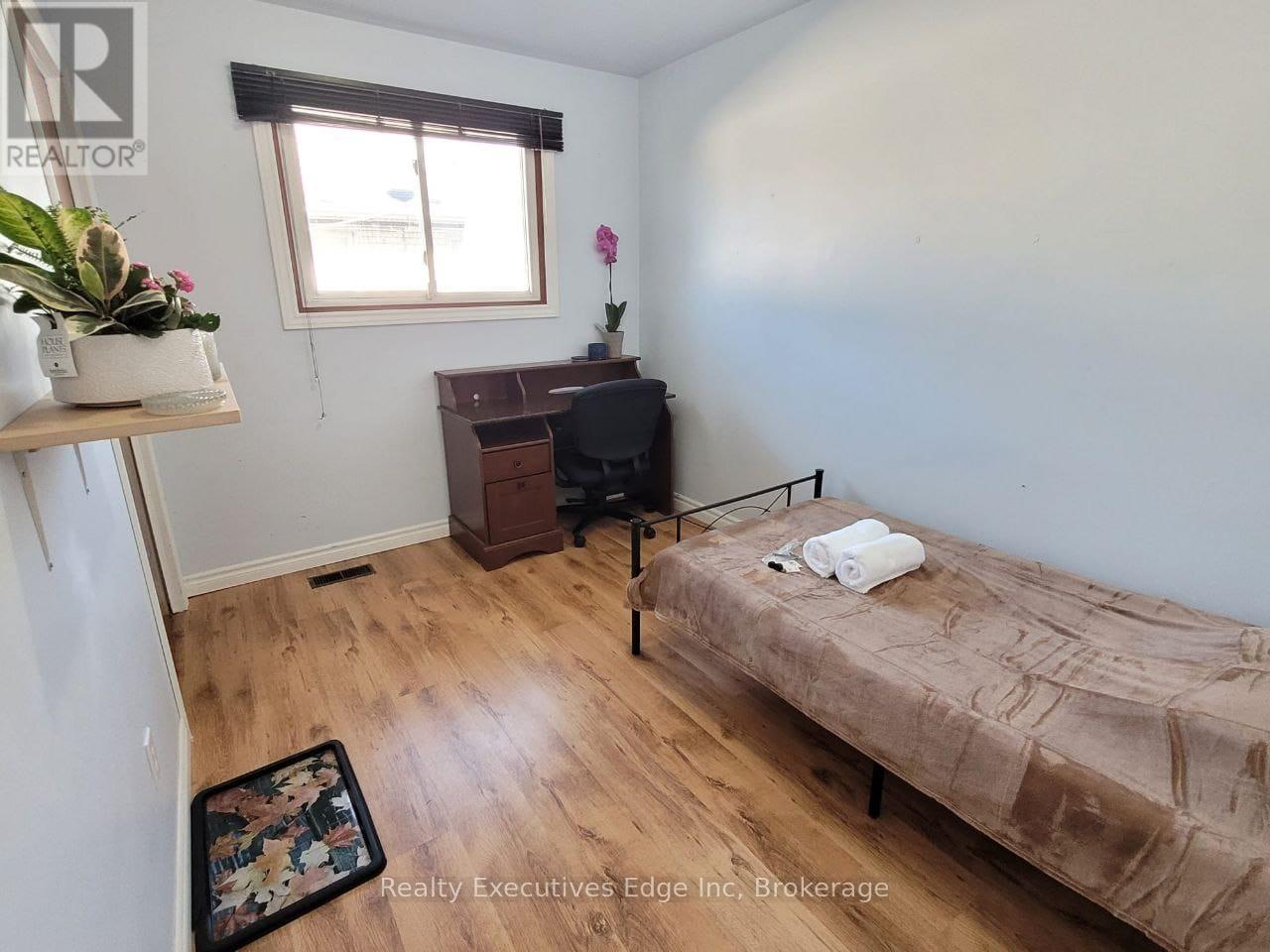 304 Westwood Drive, Kitchener, Ontario  N2M 2L4 - Photo 10 - X12307653