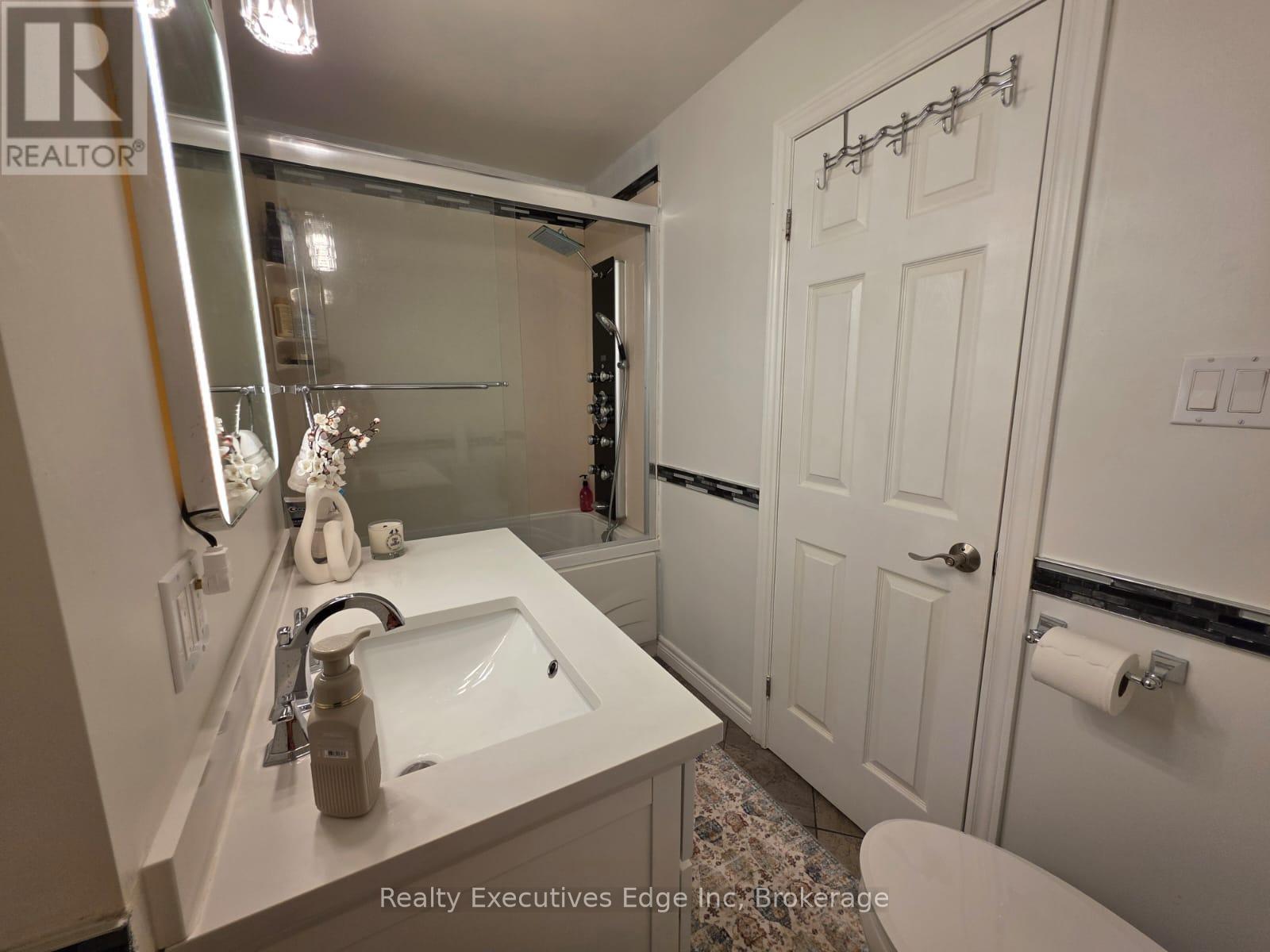304 Westwood Drive, Kitchener, Ontario  N2M 2L4 - Photo 11 - X12307653