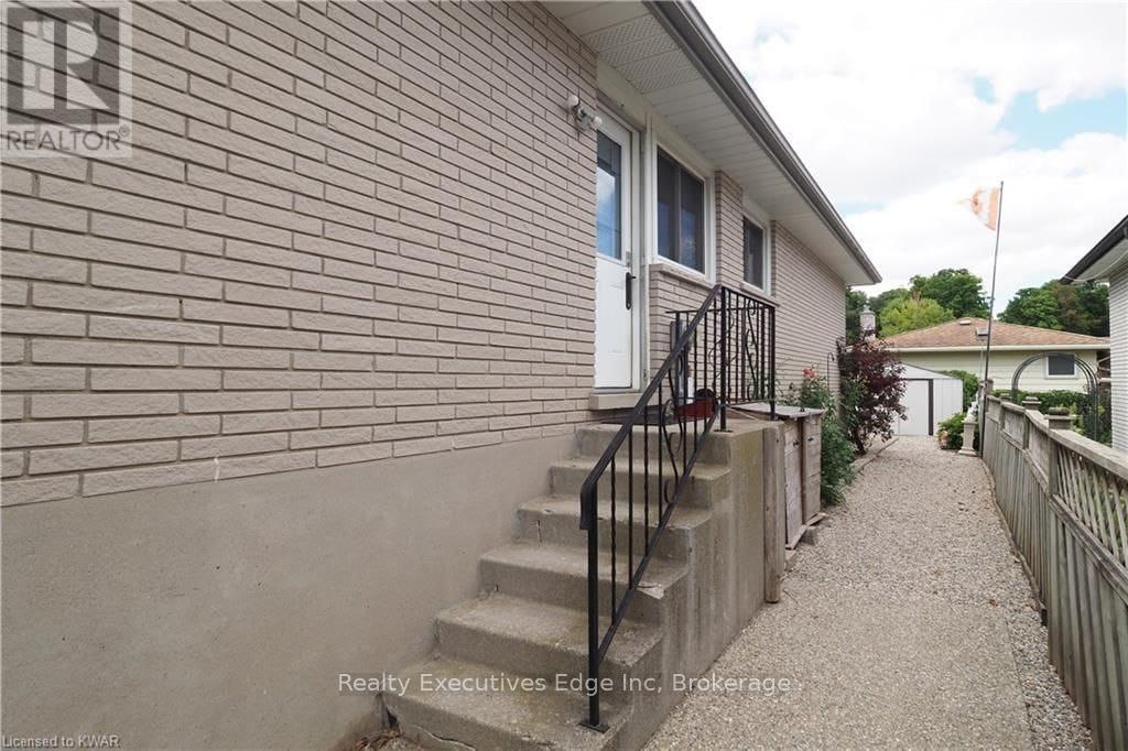 304 Westwood Drive, Kitchener, Ontario  N2M 2L4 - Photo 12 - X12307653