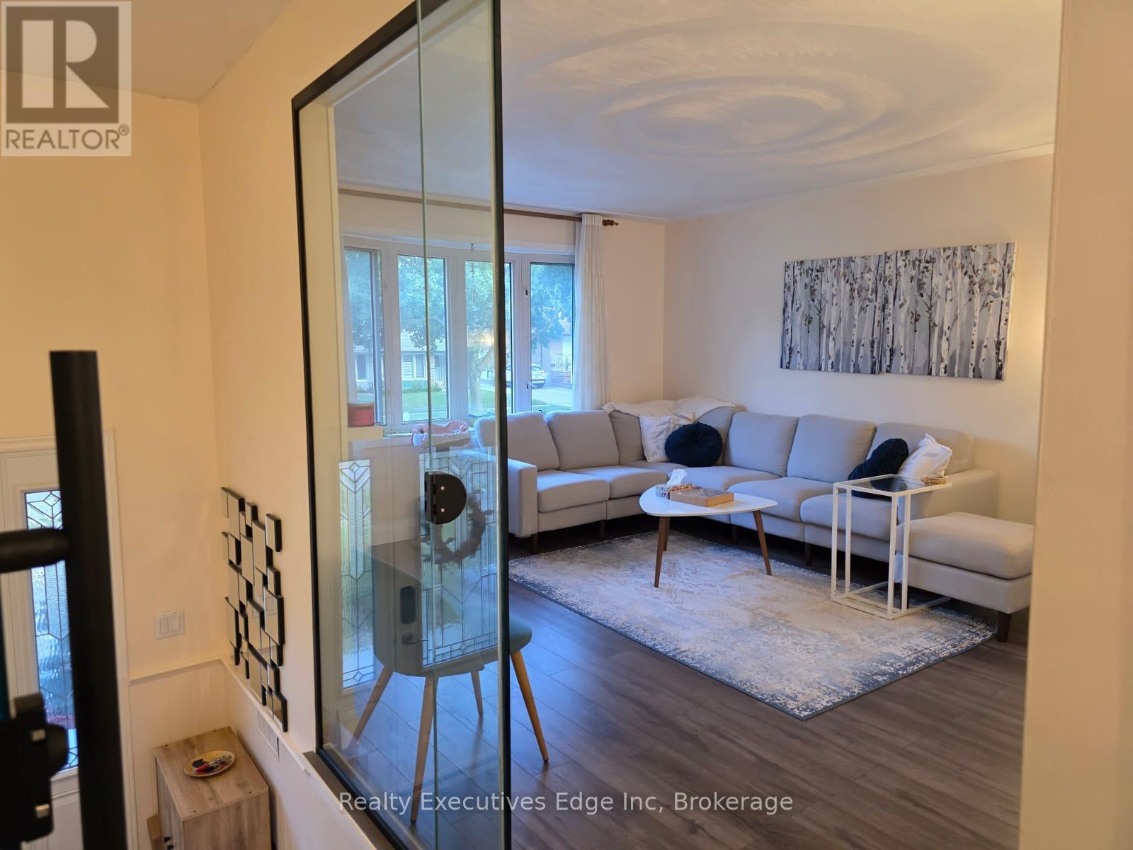 304 Westwood Drive, Kitchener, Ontario  N2M 2L4 - Photo 16 - X12307653