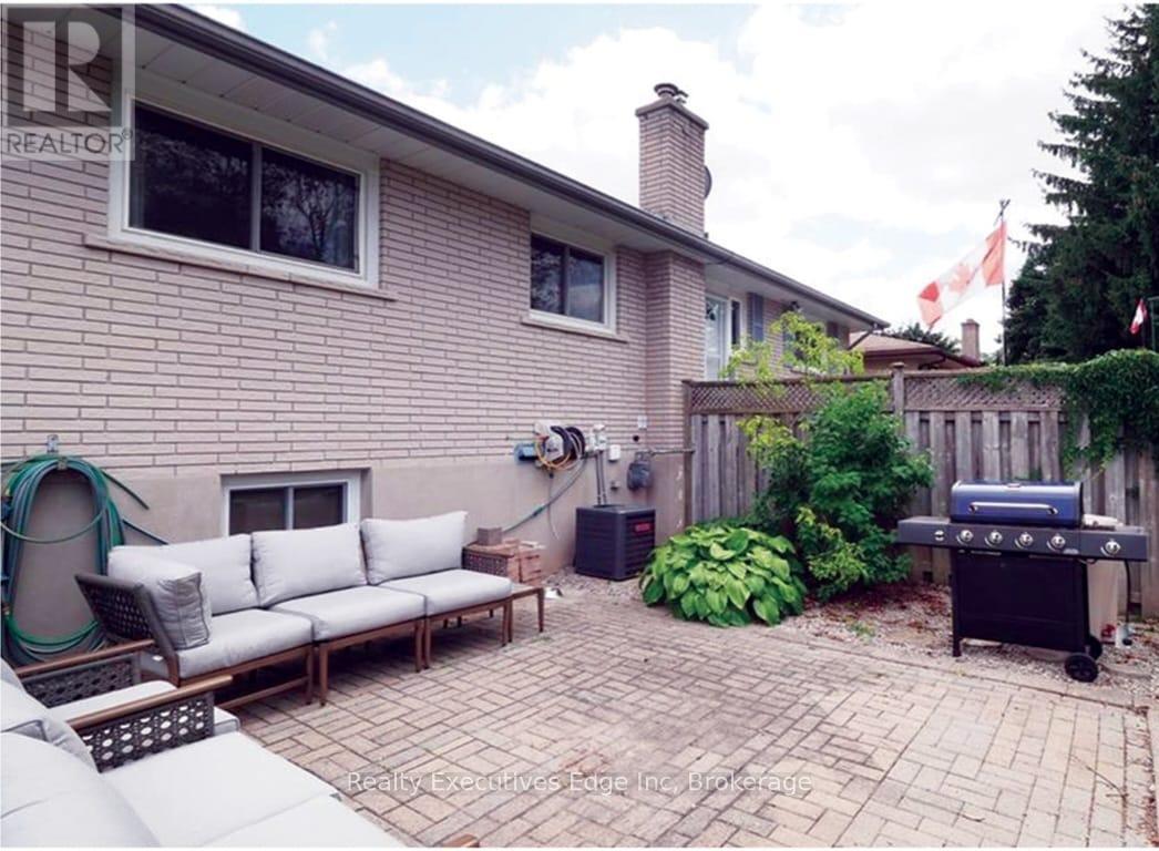 304 Westwood Drive, Kitchener, Ontario  N2M 2L4 - Photo 17 - X12307653