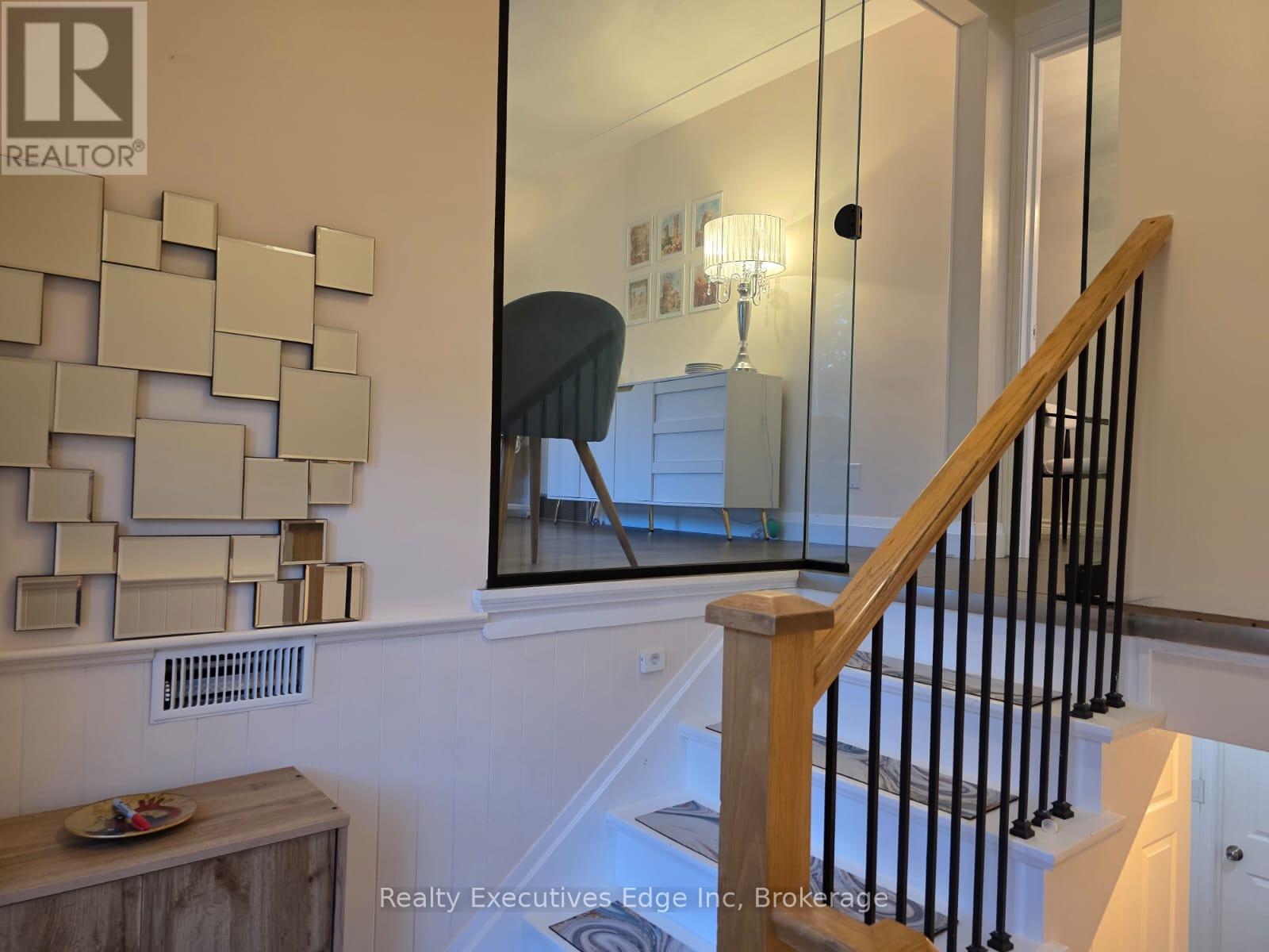 304 Westwood Drive, Kitchener, Ontario  N2M 2L4 - Photo 3 - X12307653