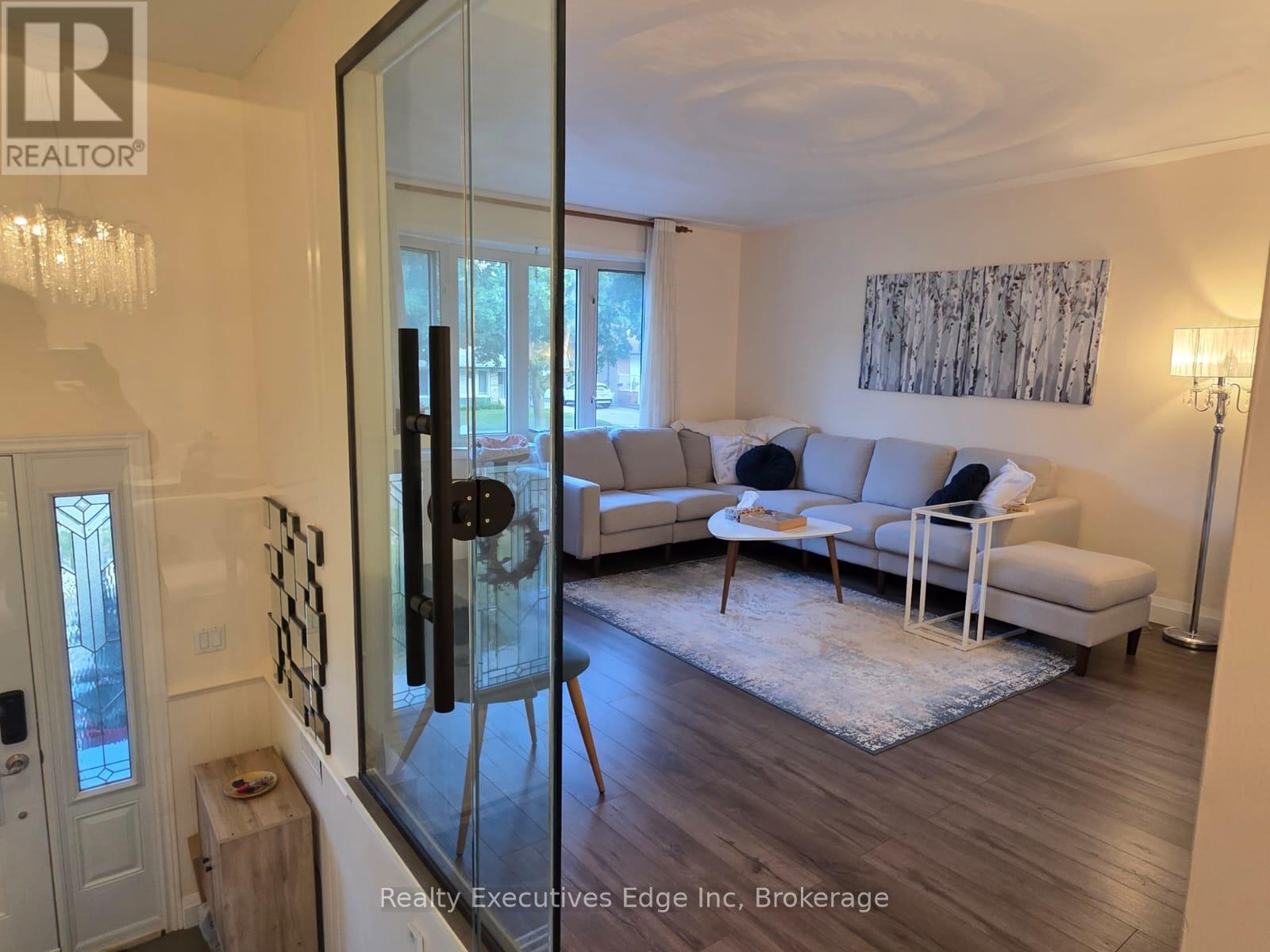 304 Westwood Drive, Kitchener, Ontario  N2M 2L4 - Photo 4 - X12307653