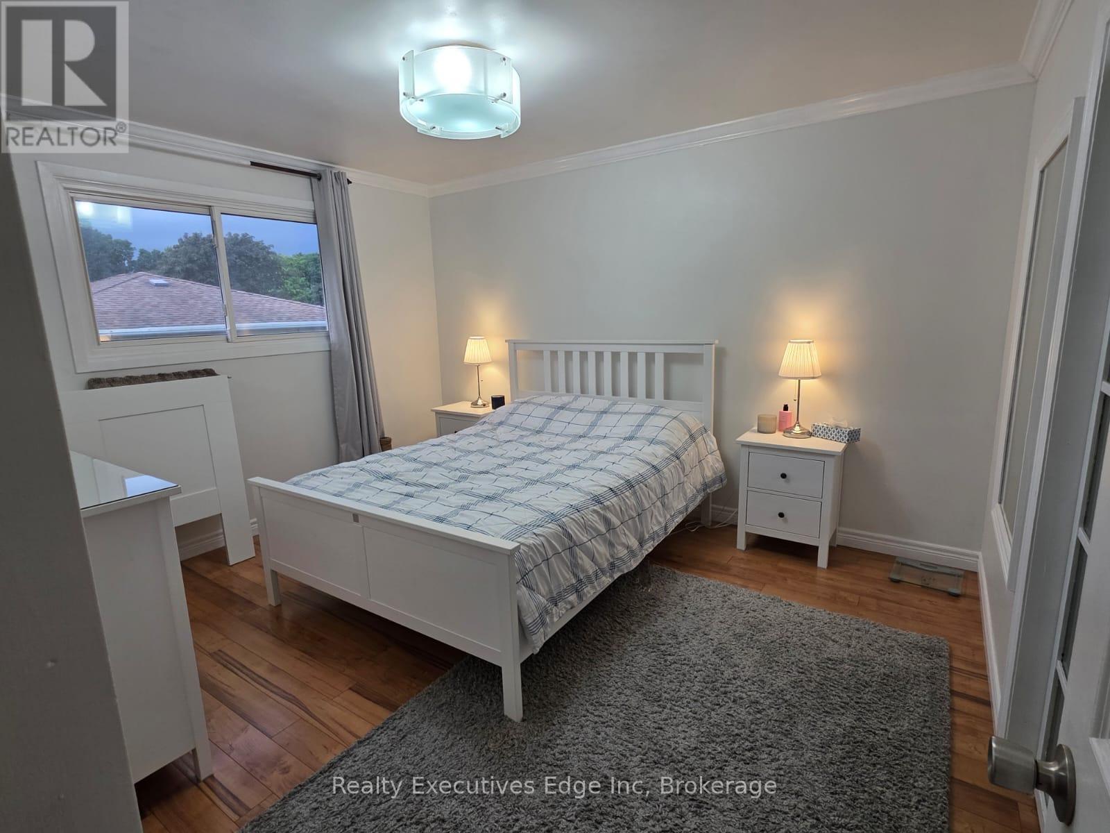 304 Westwood Drive, Kitchener, Ontario  N2M 2L4 - Photo 6 - X12307653
