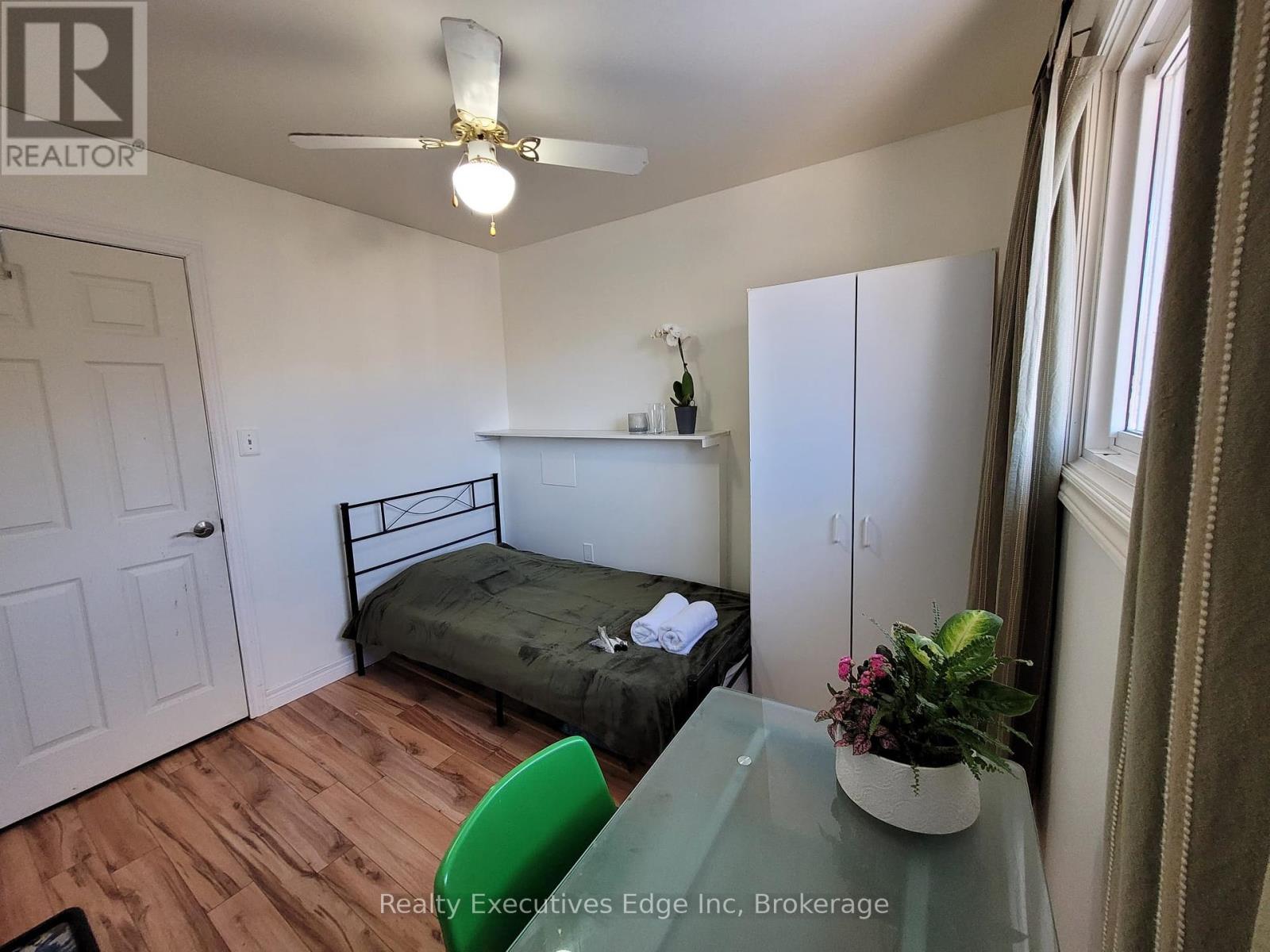 304 Westwood Drive, Kitchener, Ontario  N2M 2L4 - Photo 7 - X12307653