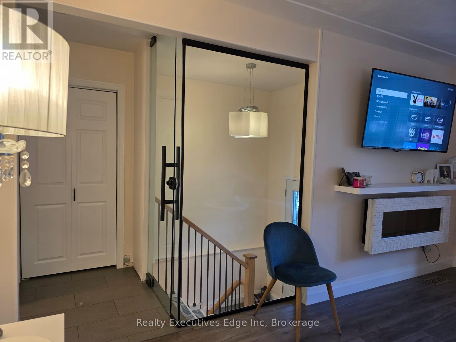 304 Westwood Drive, Kitchener, Ontario  N2M 2L4 - Photo 8 - X12307653