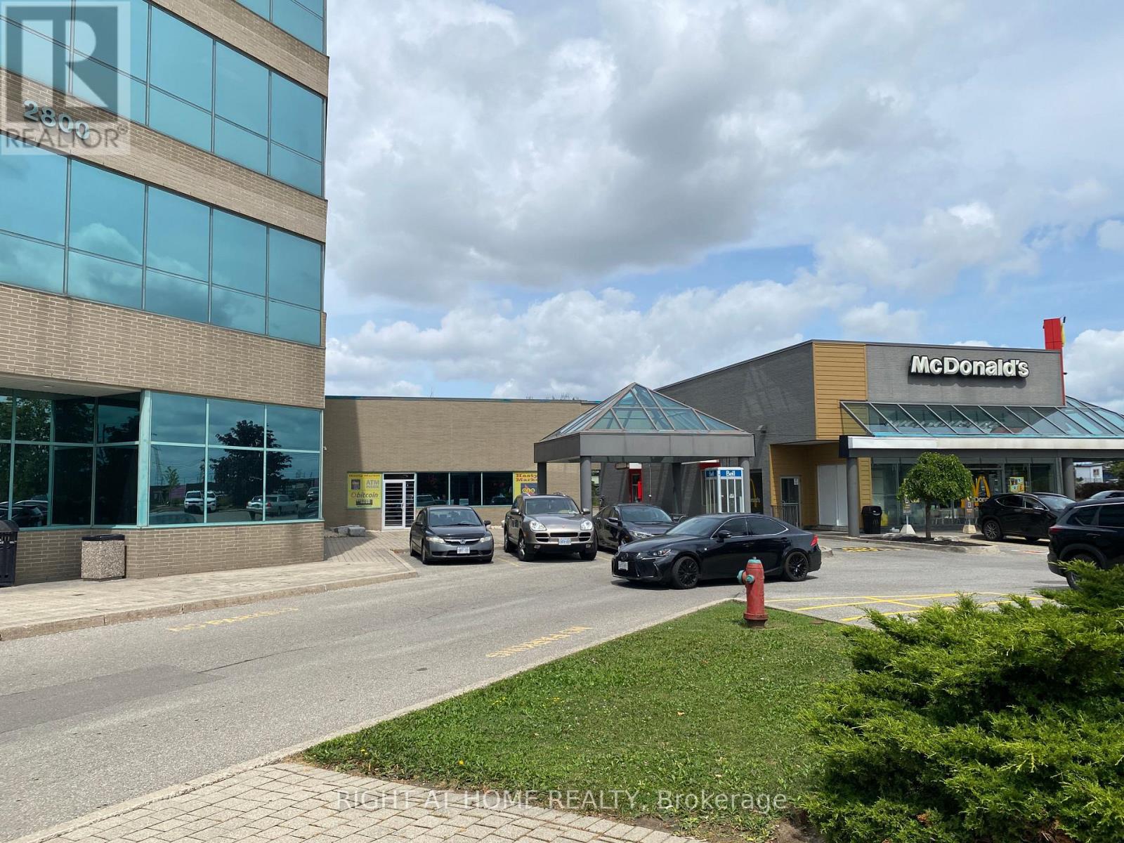 32 - 2800 Skymark Avenue, Mississauga, Ontario  L4W 5A6 - Photo 3 - W12274384