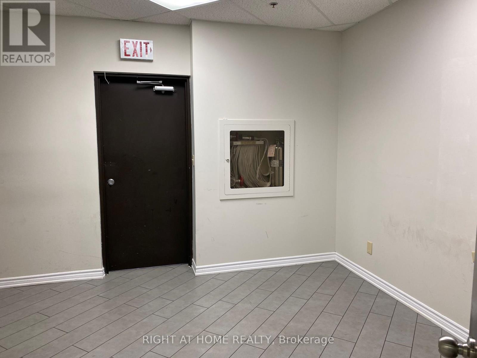 32 - 2800 Skymark Avenue, Mississauga, Ontario  L4W 5A6 - Photo 17 - W12274384