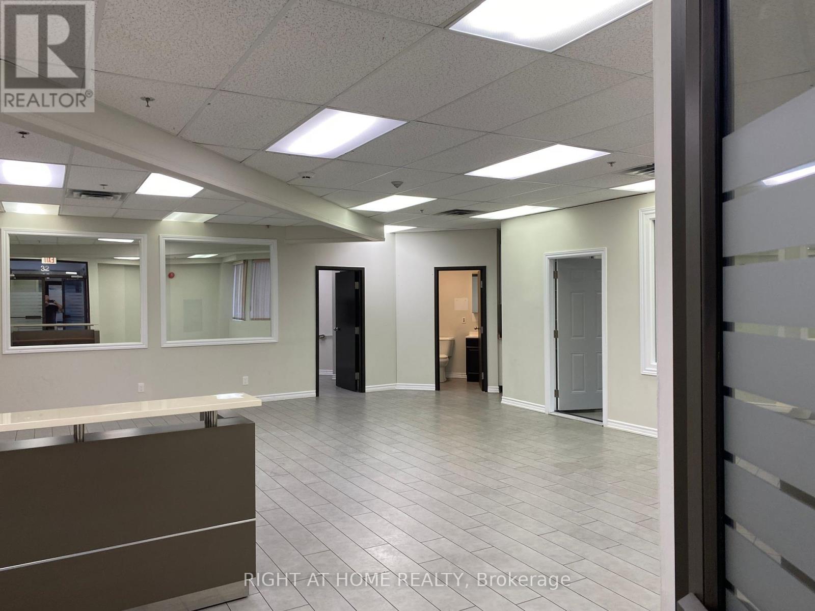 32 - 2800 Skymark Avenue, Mississauga, Ontario  L4W 5A6 - Photo 10 - W12274384