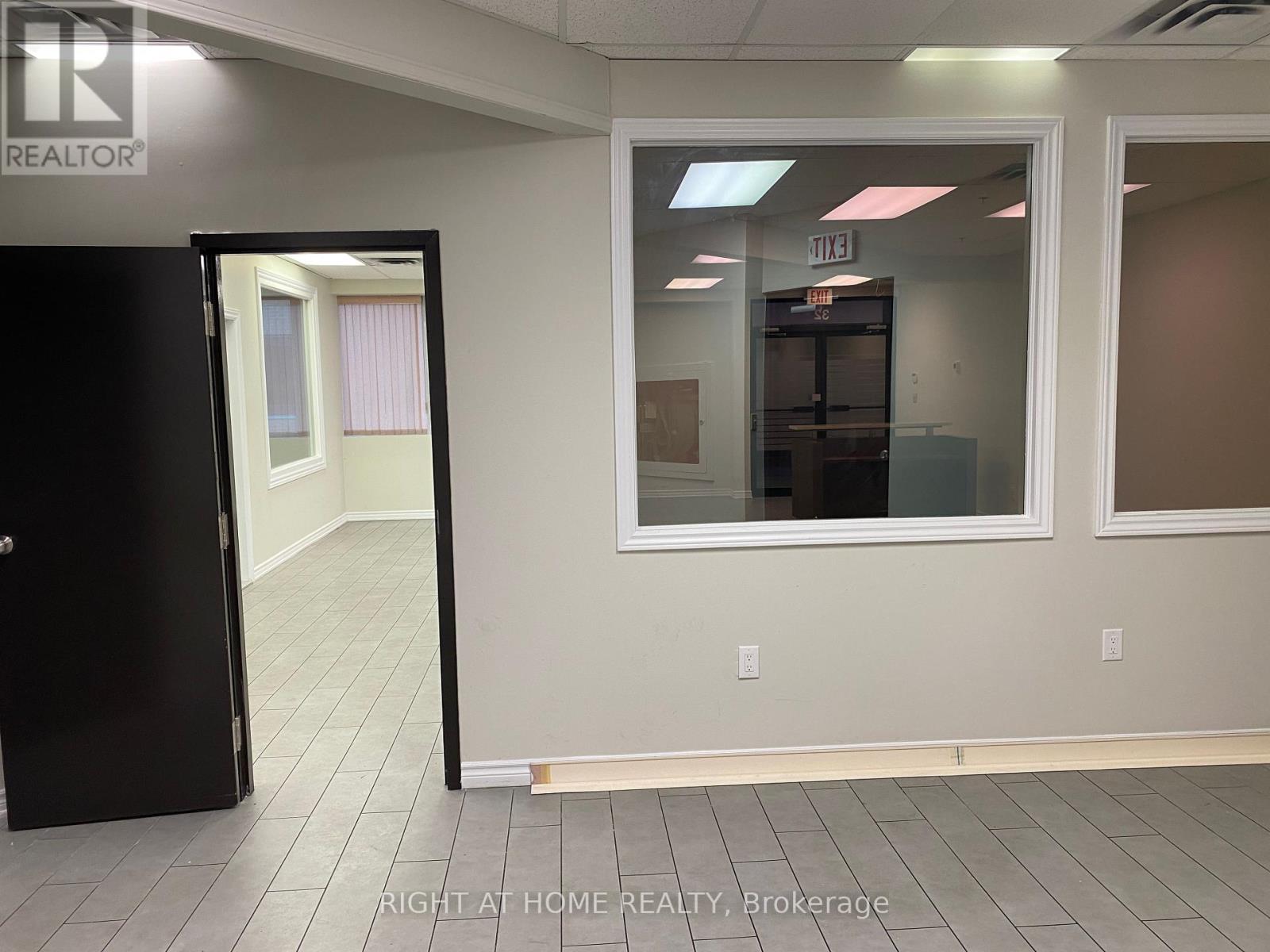 32 - 2800 Skymark Avenue, Mississauga, Ontario  L4W 5A6 - Photo 18 - W12274384