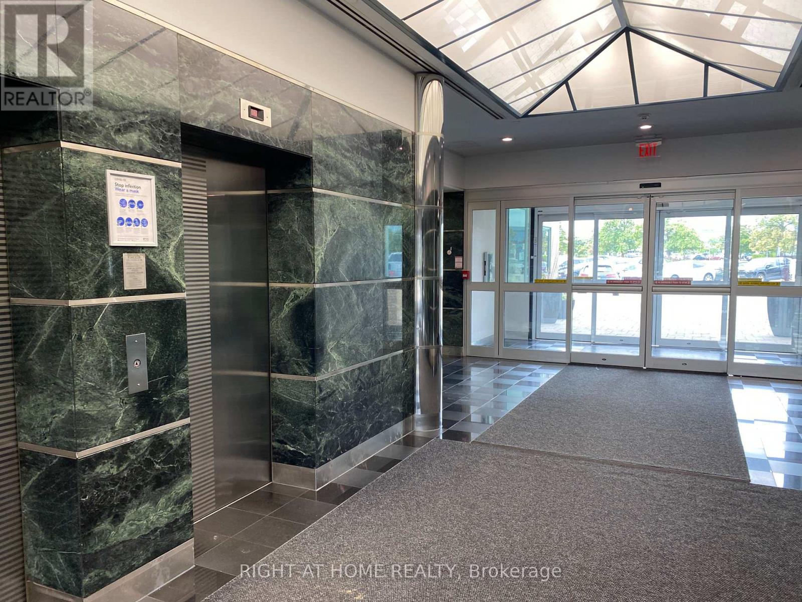 32 - 2800 Skymark Avenue, Mississauga, Ontario  L4W 5A6 - Photo 8 - W12274384