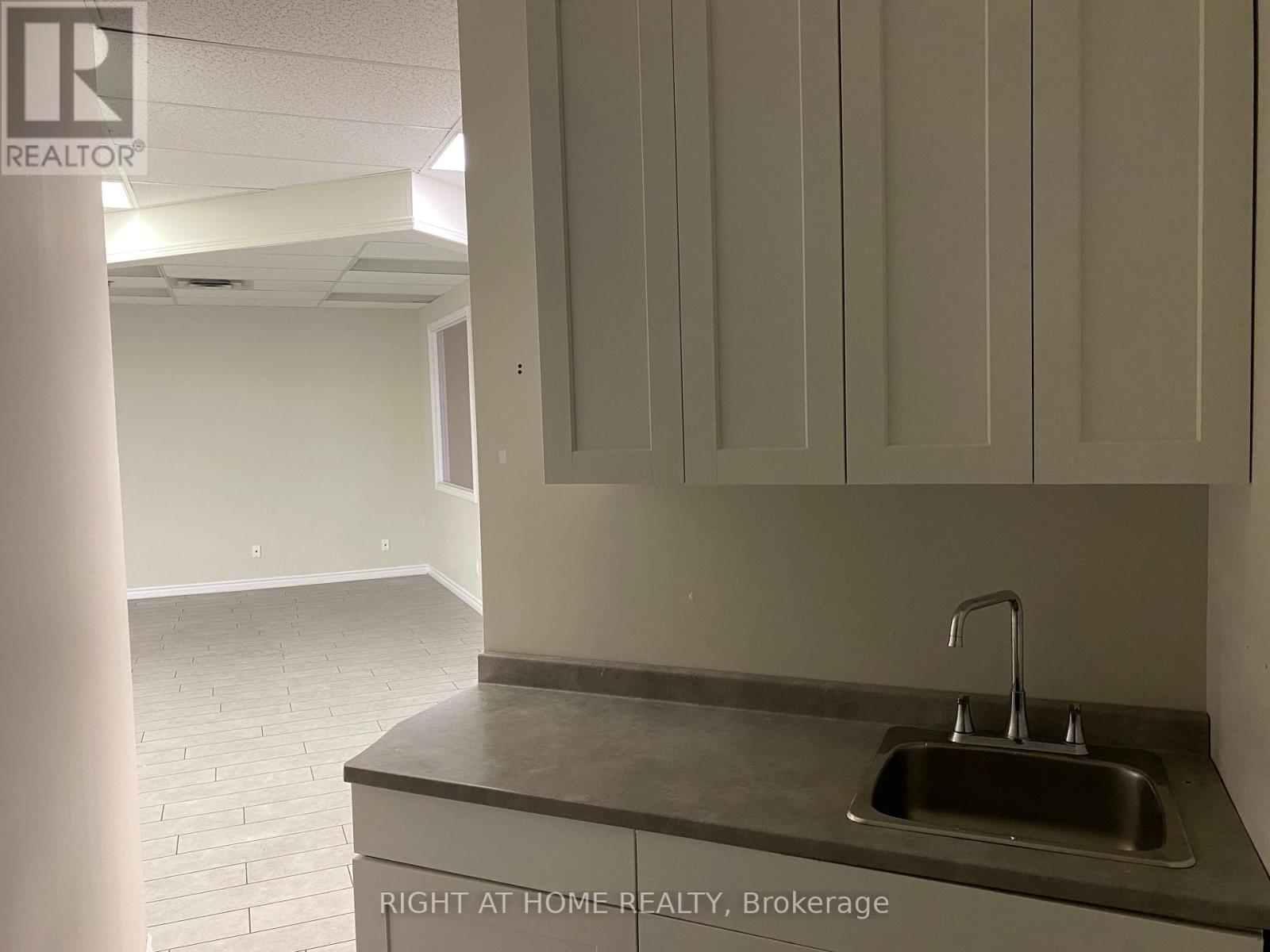 32 - 2800 Skymark Avenue, Mississauga, Ontario  L4W 5A6 - Photo 19 - W12274384