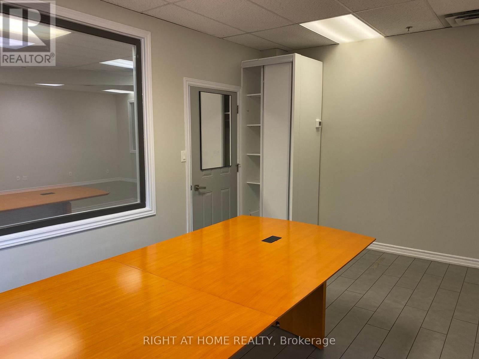 32 - 2800 Skymark Avenue, Mississauga, Ontario  L4W 5A6 - Photo 14 - W12274384