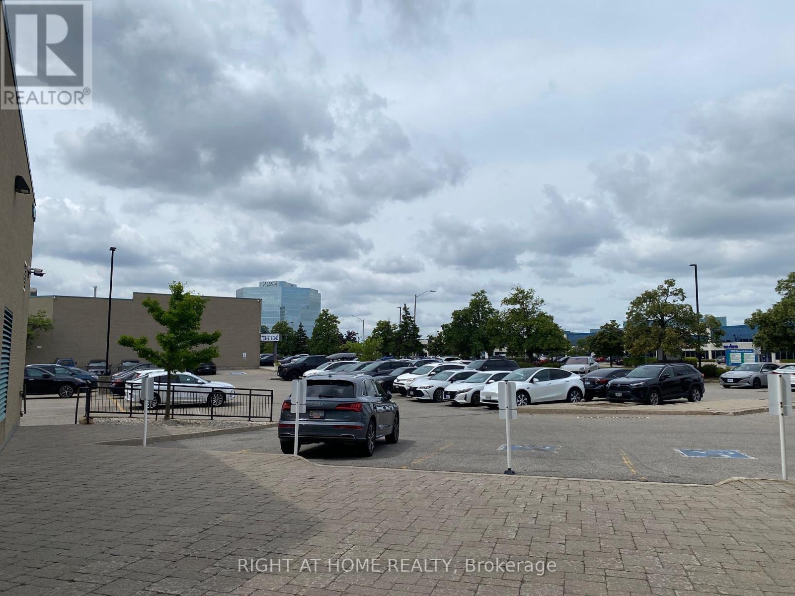 32 - 2800 Skymark Avenue, Mississauga, Ontario  L4W 5A6 - Photo 21 - W12274384