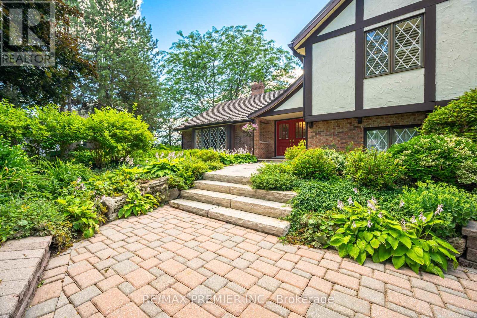 18 Ingleview Drive, Caledon, Ontario  L7C 1P3 - Photo 4 - W12307184