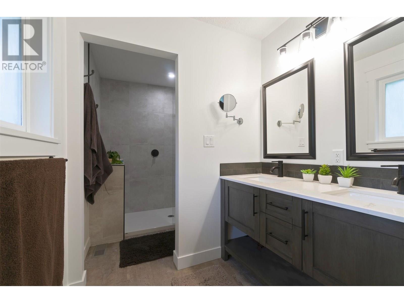 Property at 4451 42 Street NW image 4