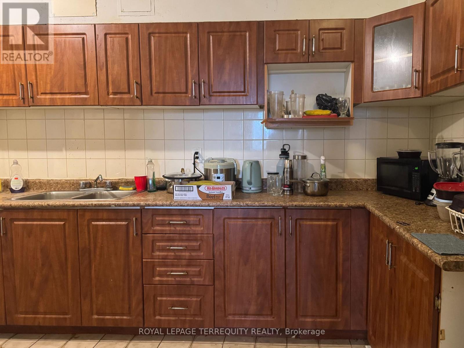 409 - 15 London Green Court, Toronto, Ontario  M3N 1K4 - Photo 6 - W12307500