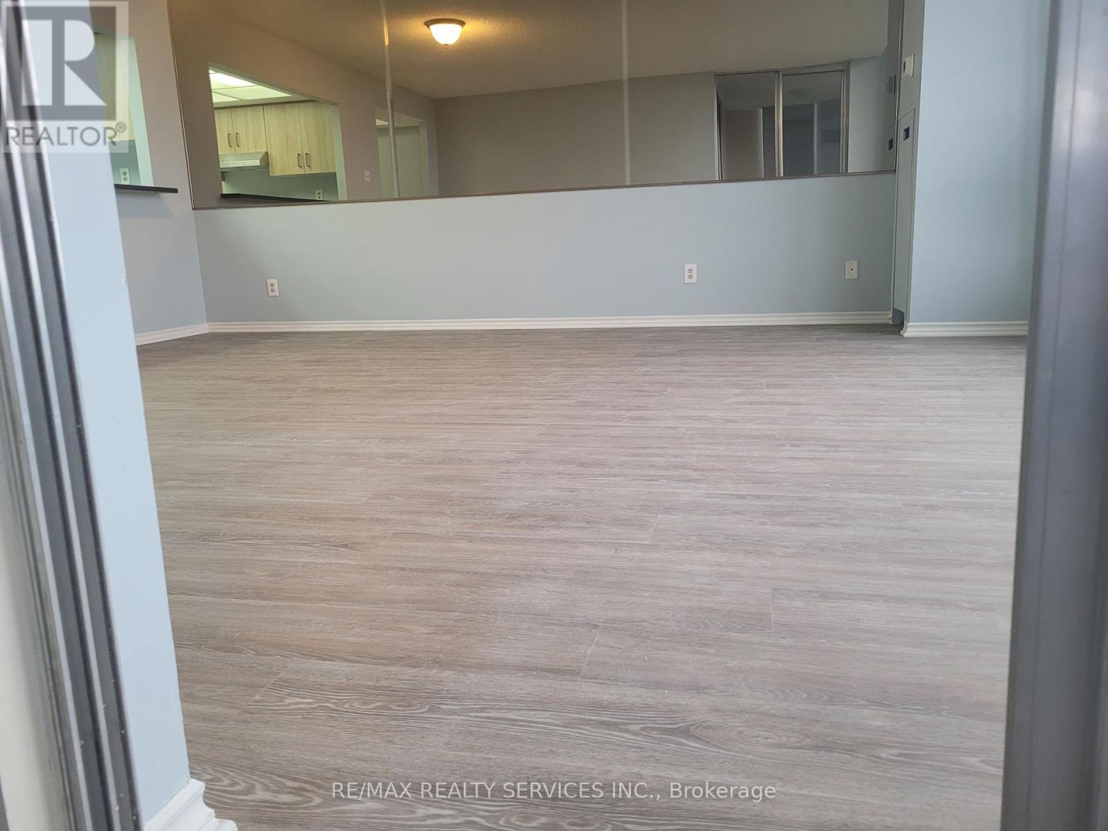 1206 - 330 Mill Street S, Brampton, Ontario  L6Y 3V3 - Photo 8 - W12307528