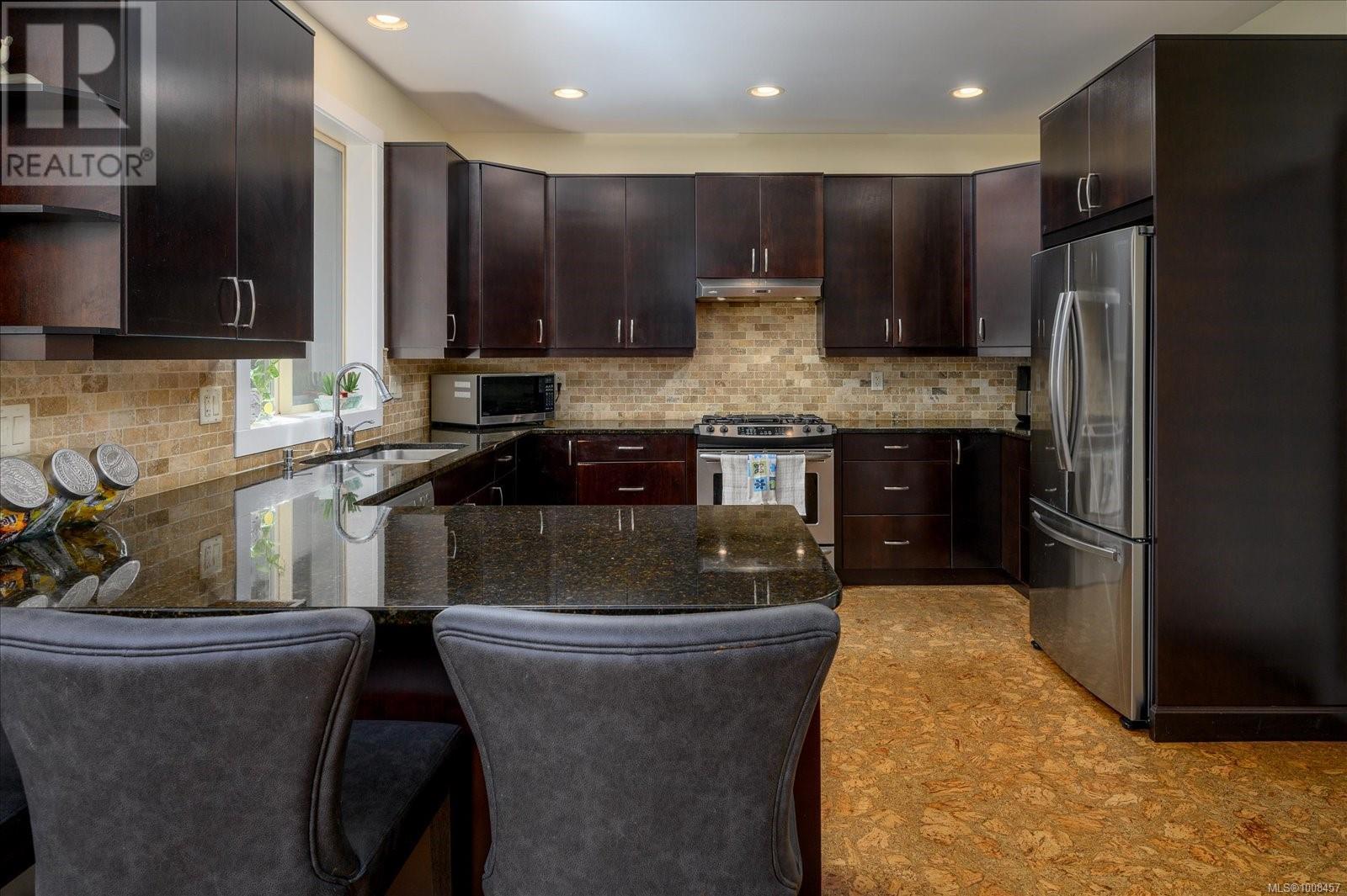 Property at 213 Shiloh Dr image 5