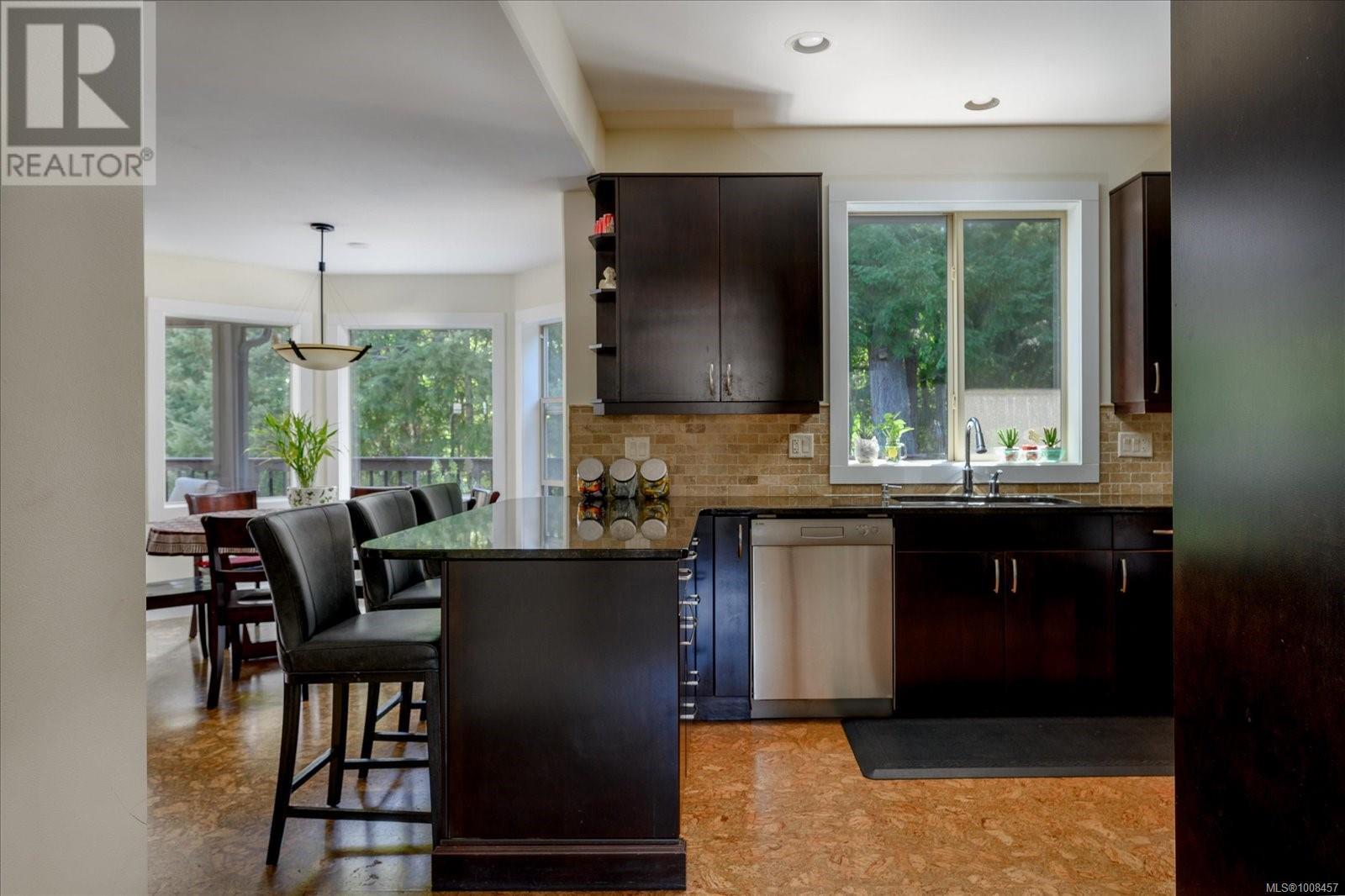 Property at 213 Shiloh Dr image 4