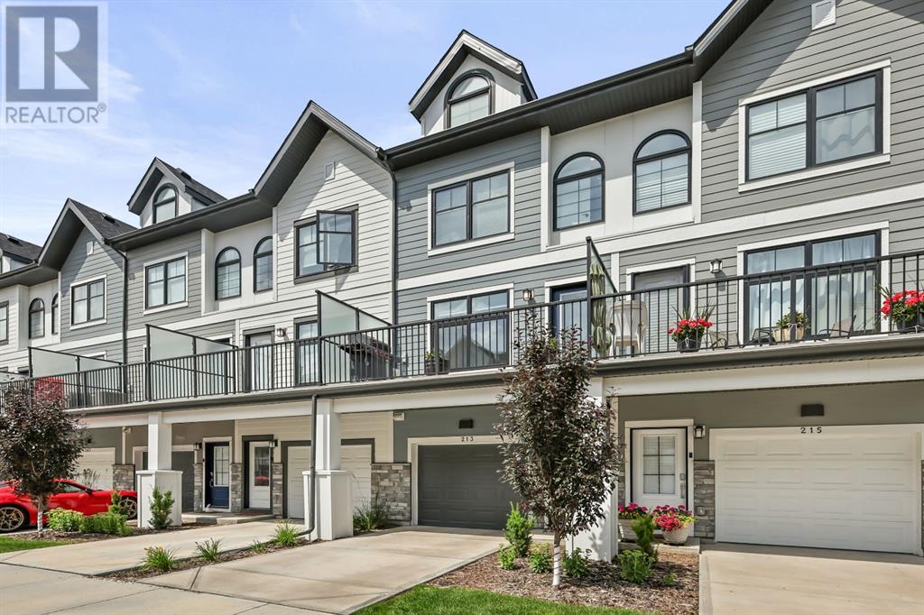 Property at 213 Les Jardins Park SE image 2